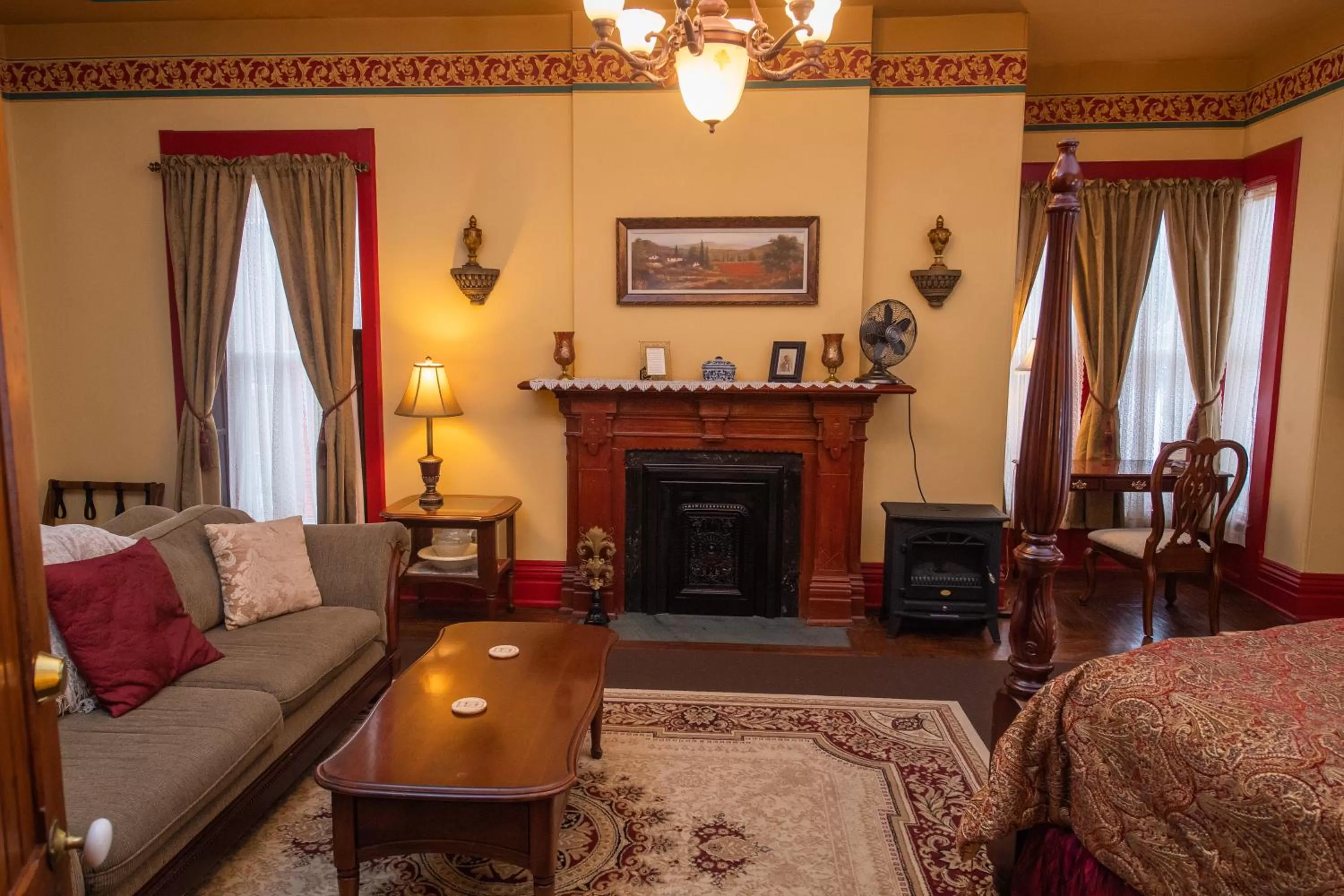 Bedroom, Seating Area in Spencer House Bed & Breakfast