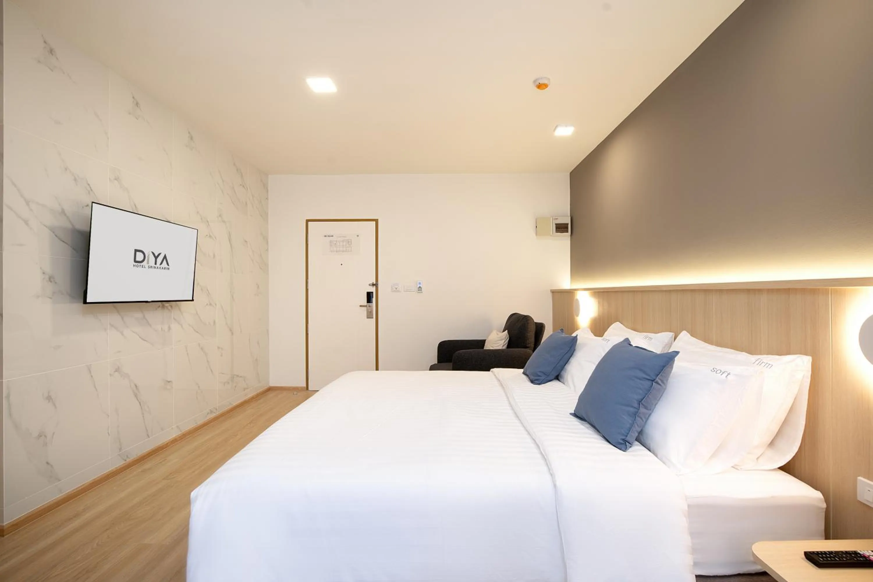 Bedroom, Bed in Diya Hotel Bangkok