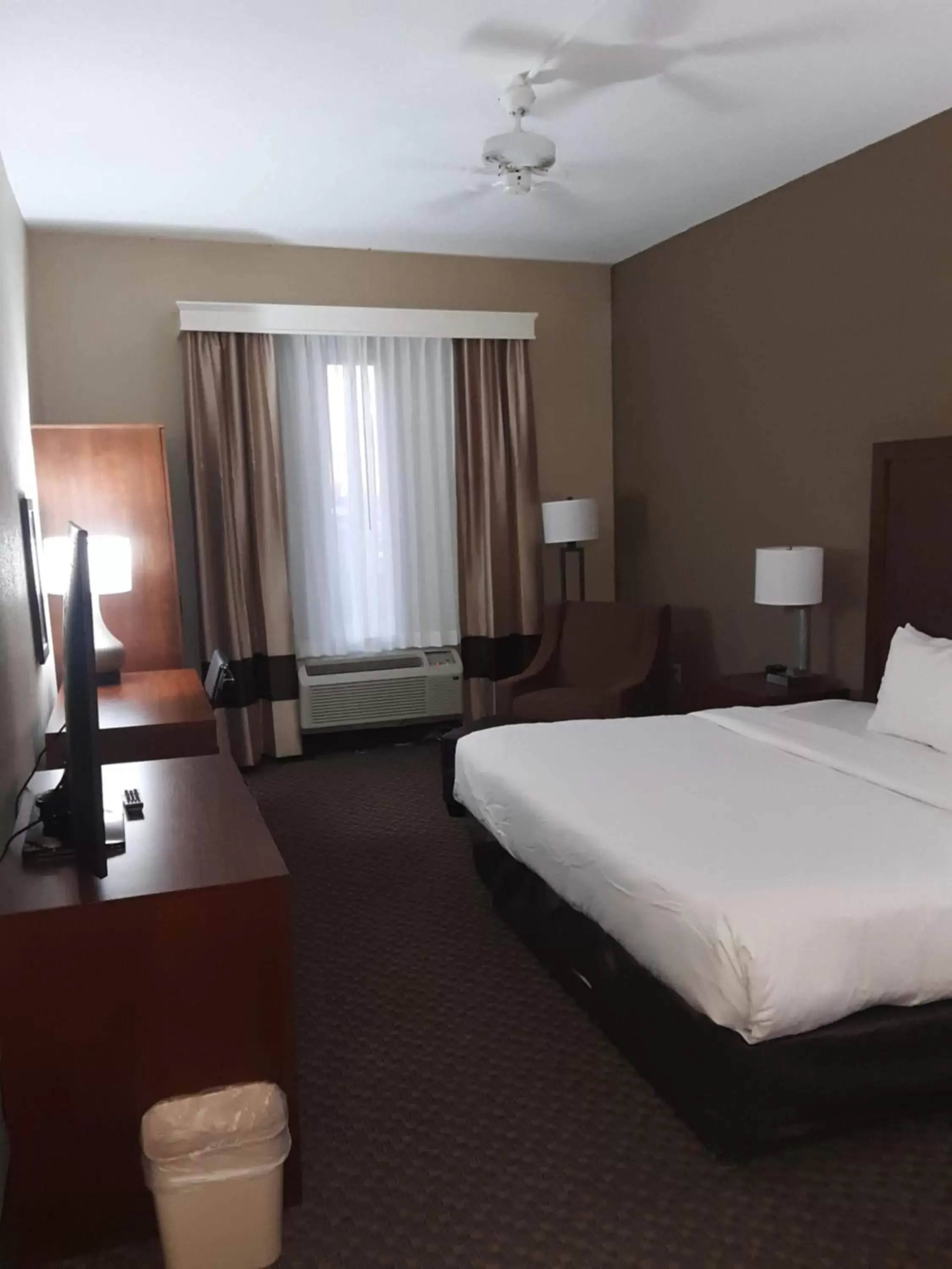 Bed in Comfort Inn & Suites Grenada