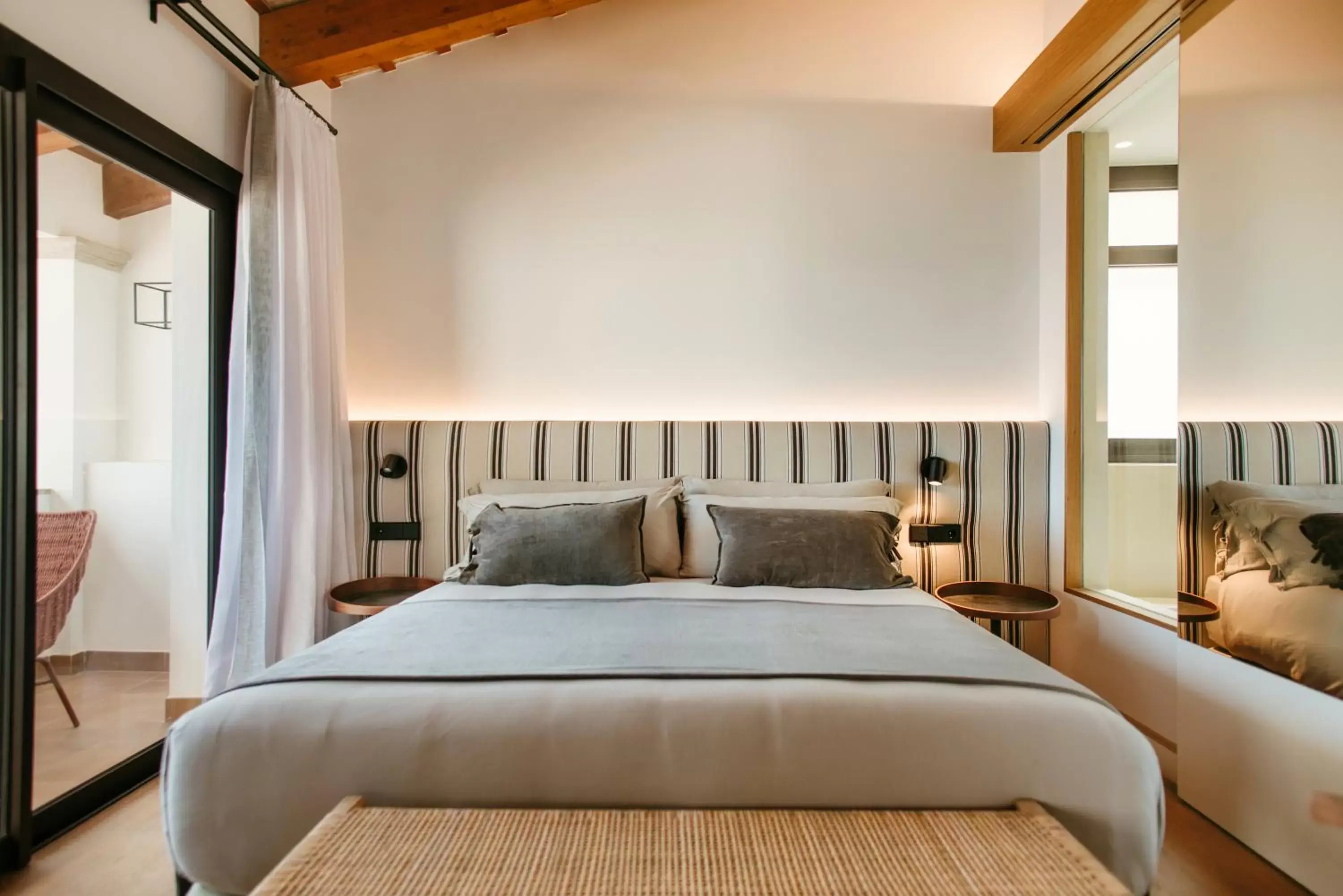 Text overlay, Bed in Casa Indiana Hotel Boutique Text overlay, Bed in Casa Indiana Hotel Boutique