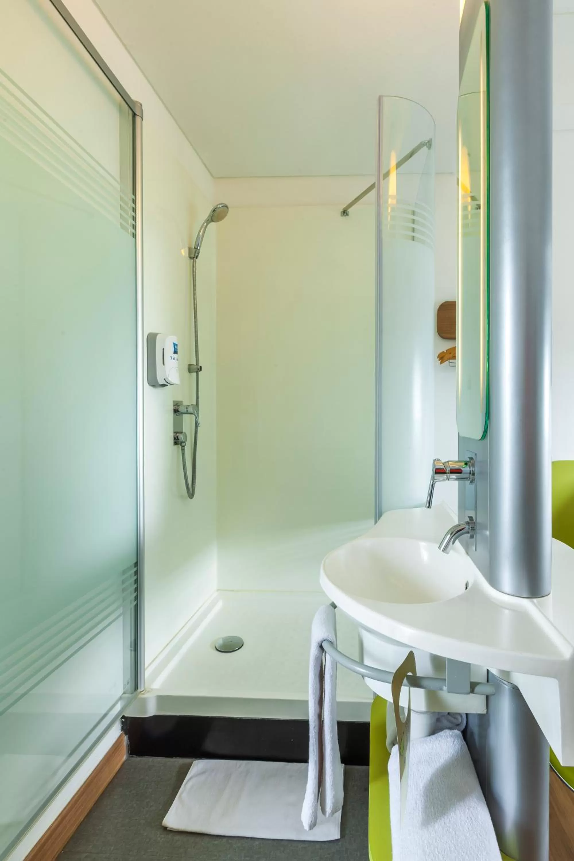 Bathroom in Deka Hotel Surabaya HR Muhammad