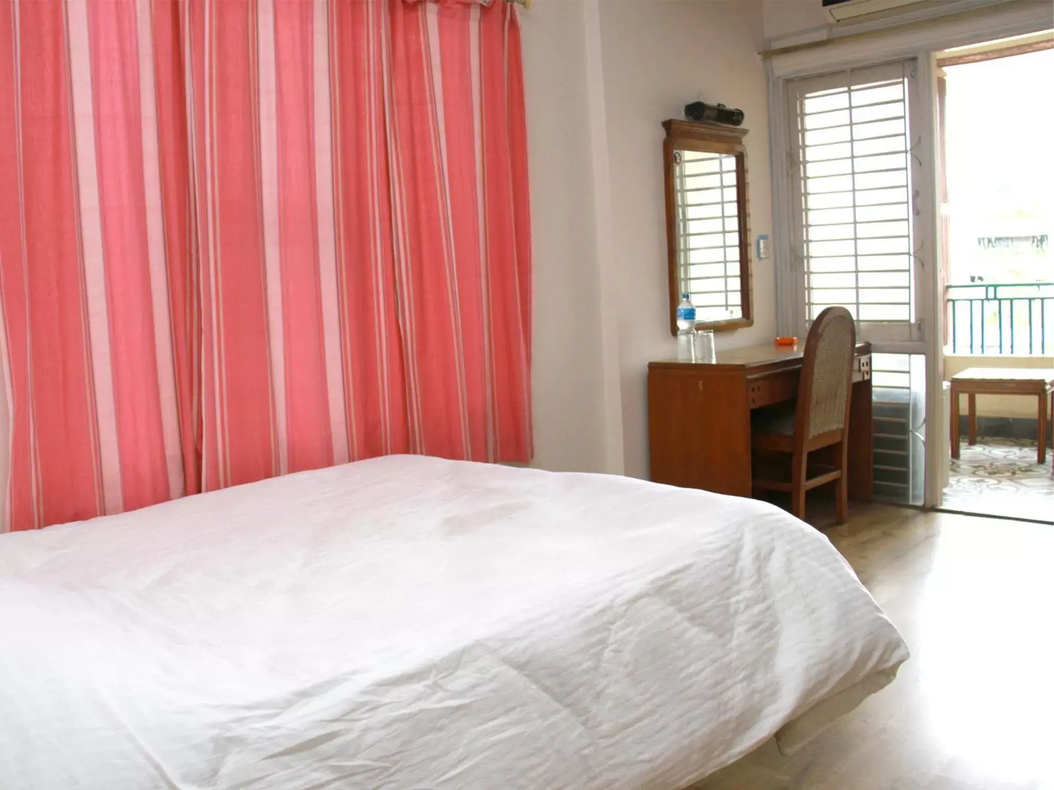 Deluxe Double or Twin Room with 24 hr Check-In & Check-out in Trekkers Home Deluxe Double or Twin Room with 24 hr Check-In & Check-out in Trekkers Home