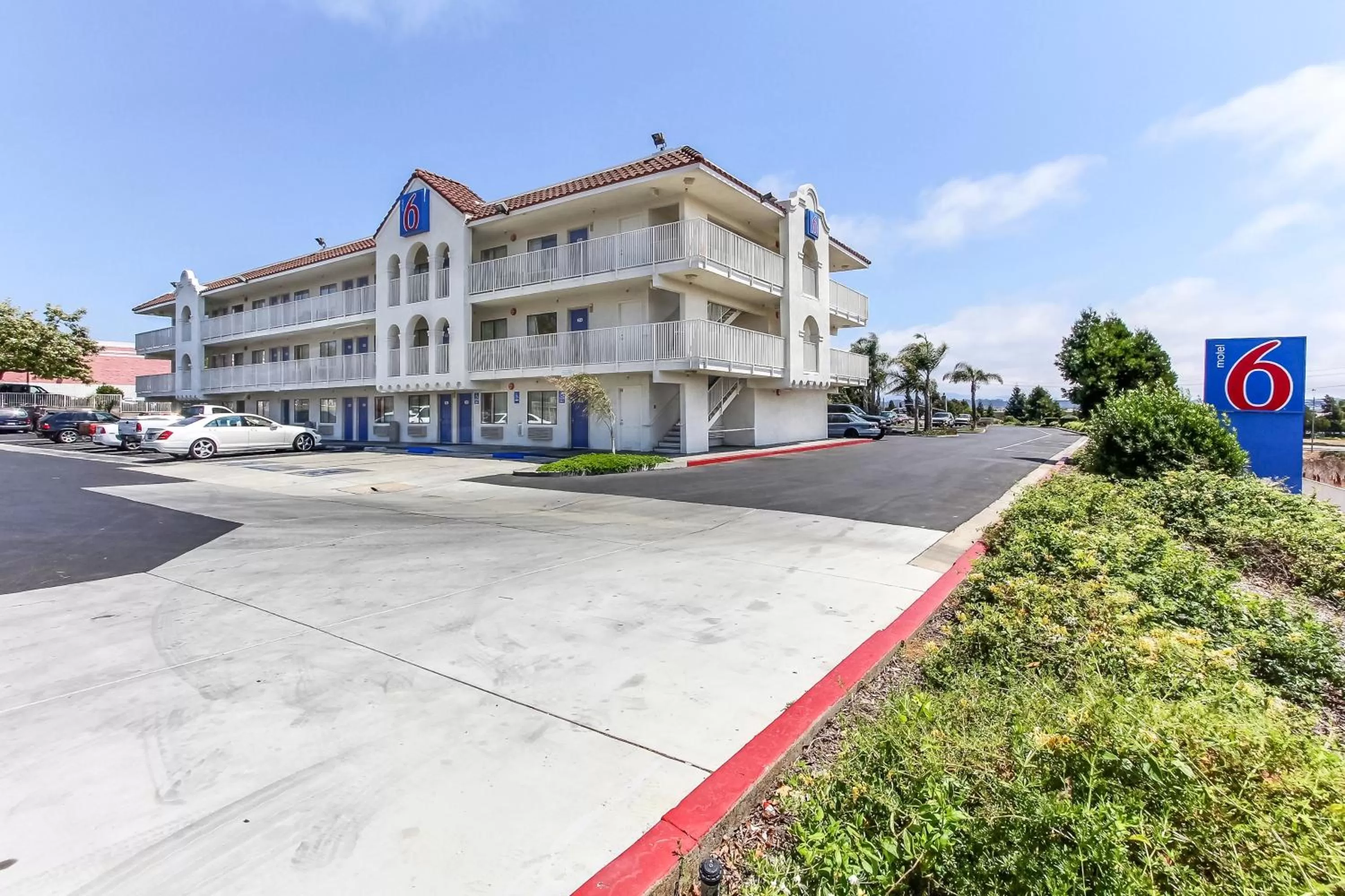 Facade/entrance in Motel 6-Watsonville, CA - Monterey Area