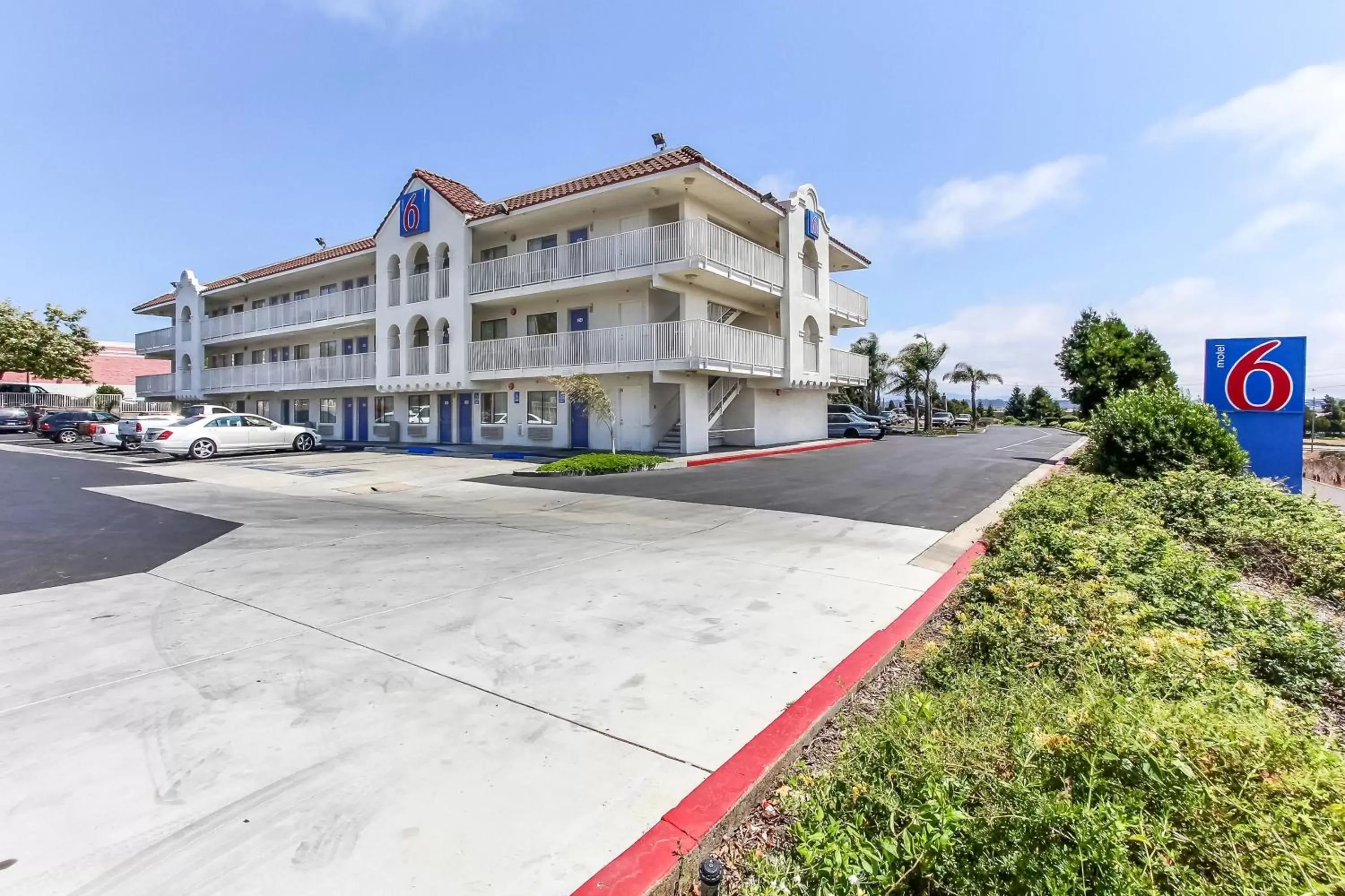 Facade/entrance, Property Building in Motel 6-Watsonville, CA - Monterey Area