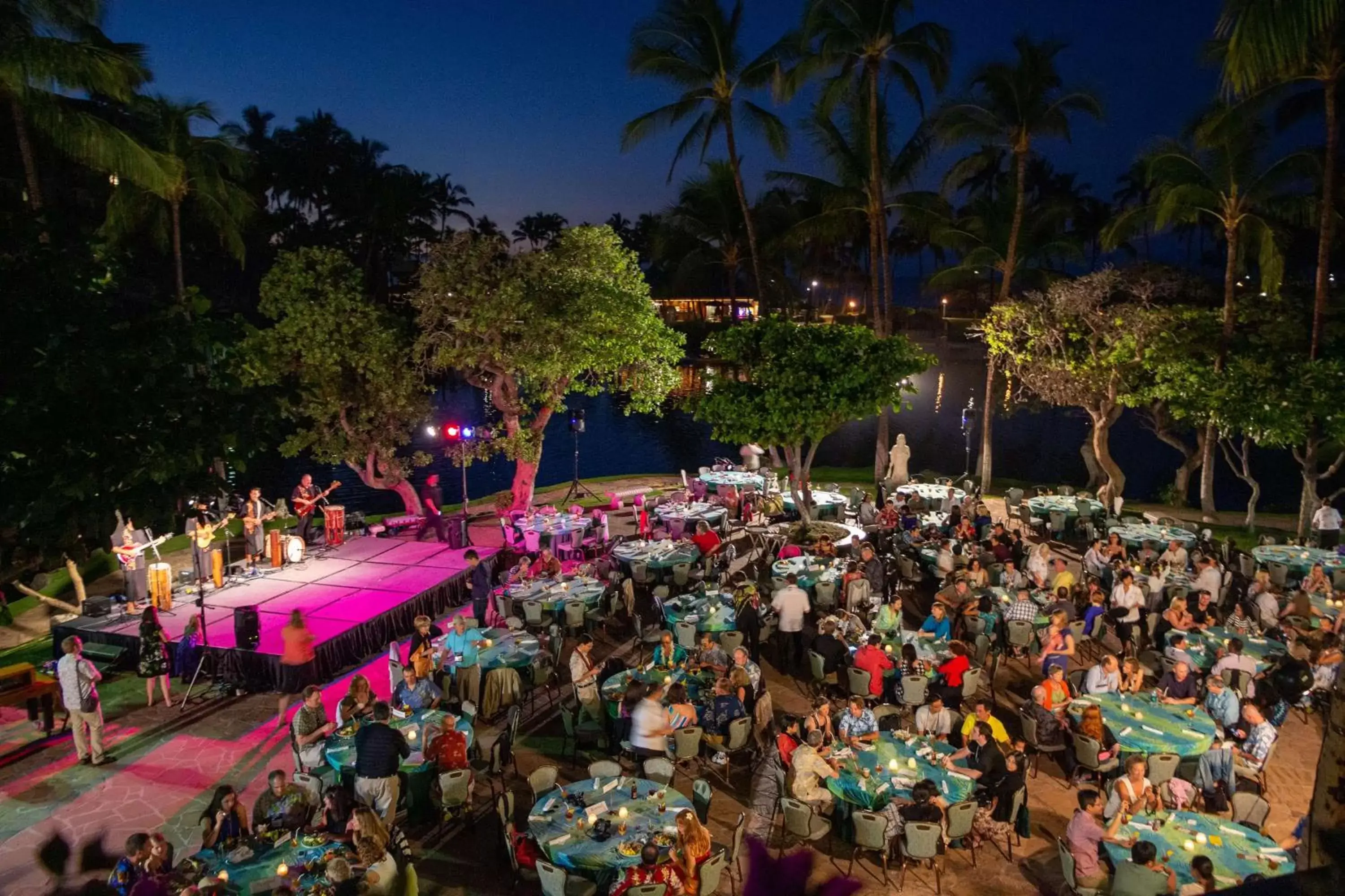 Inner courtyard view in Hilton Waikoloa Village