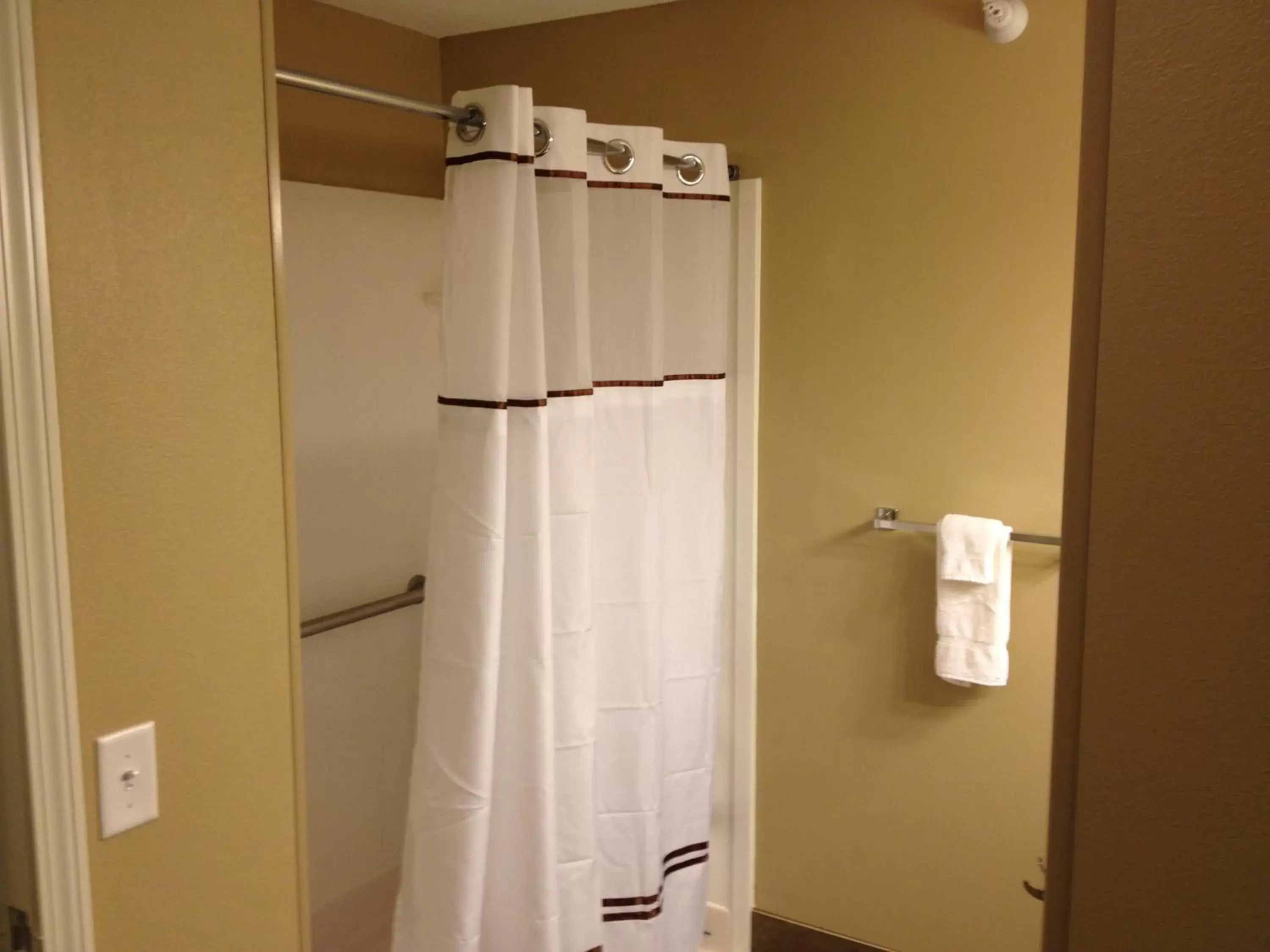 Shower, Bathroom in GrandStay Hotel & Suites - Glenwood