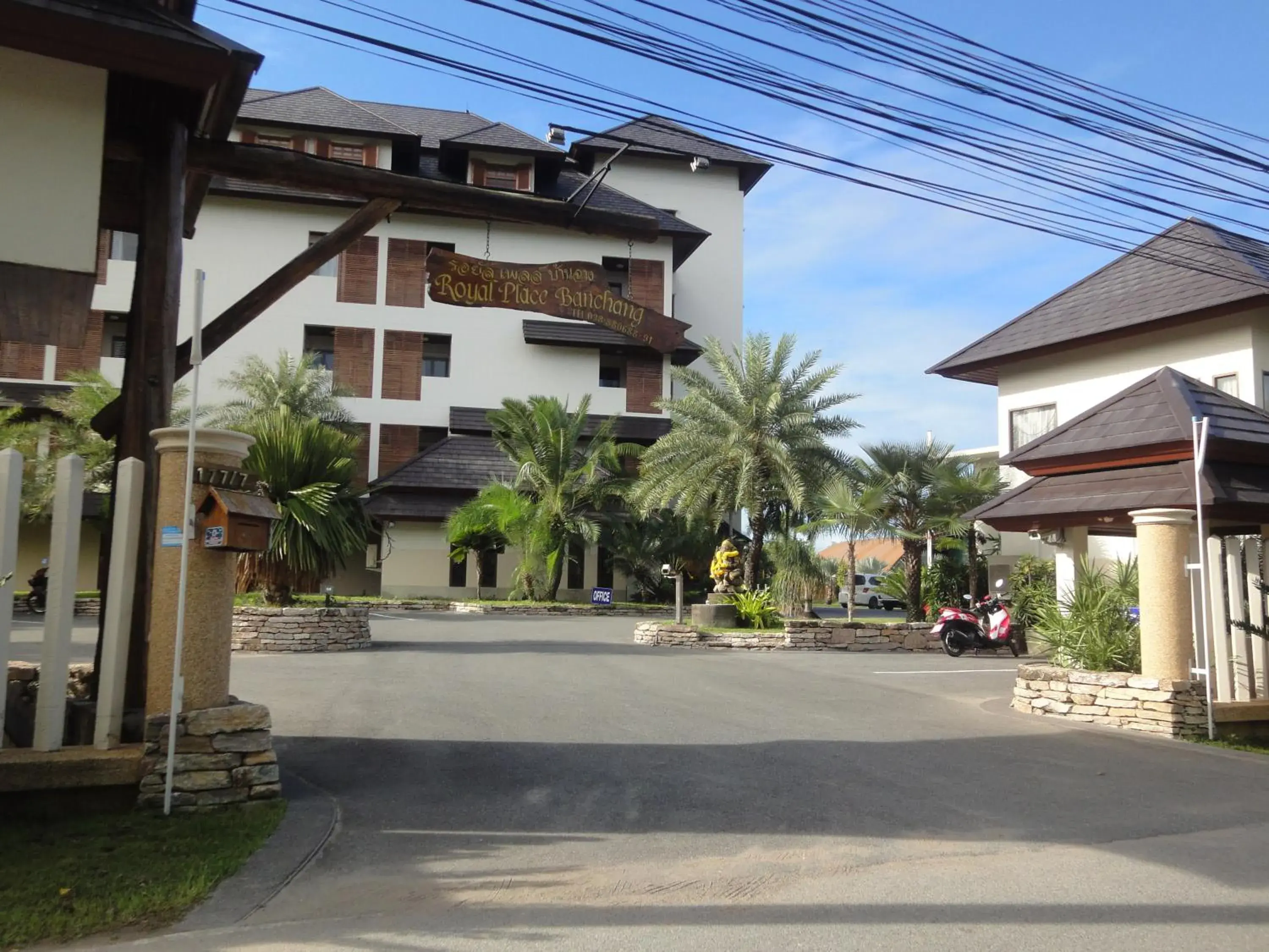 Facade/entrance, Property Building in Royal Place Banchang