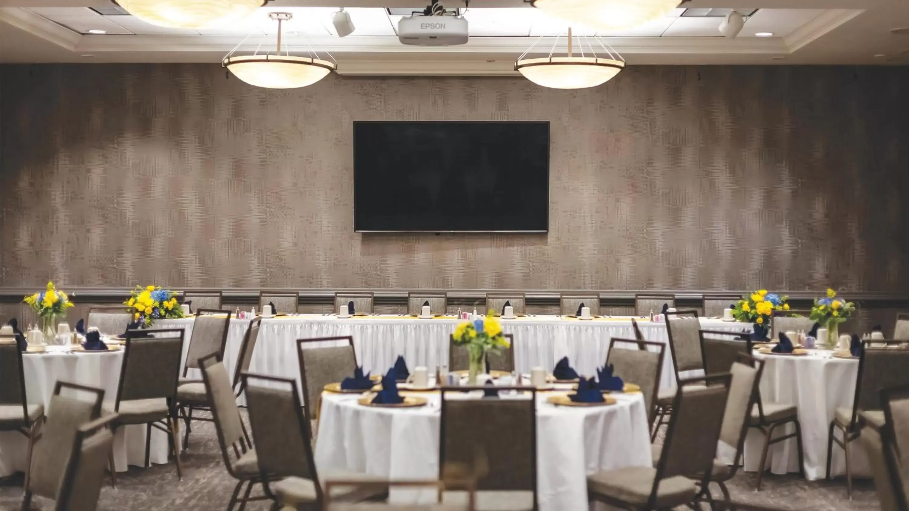 Banquet/Function facilities, Restaurant/Places to Eat in Holiday Inn Hotel & Suites - Orange Park - Wells Rd.