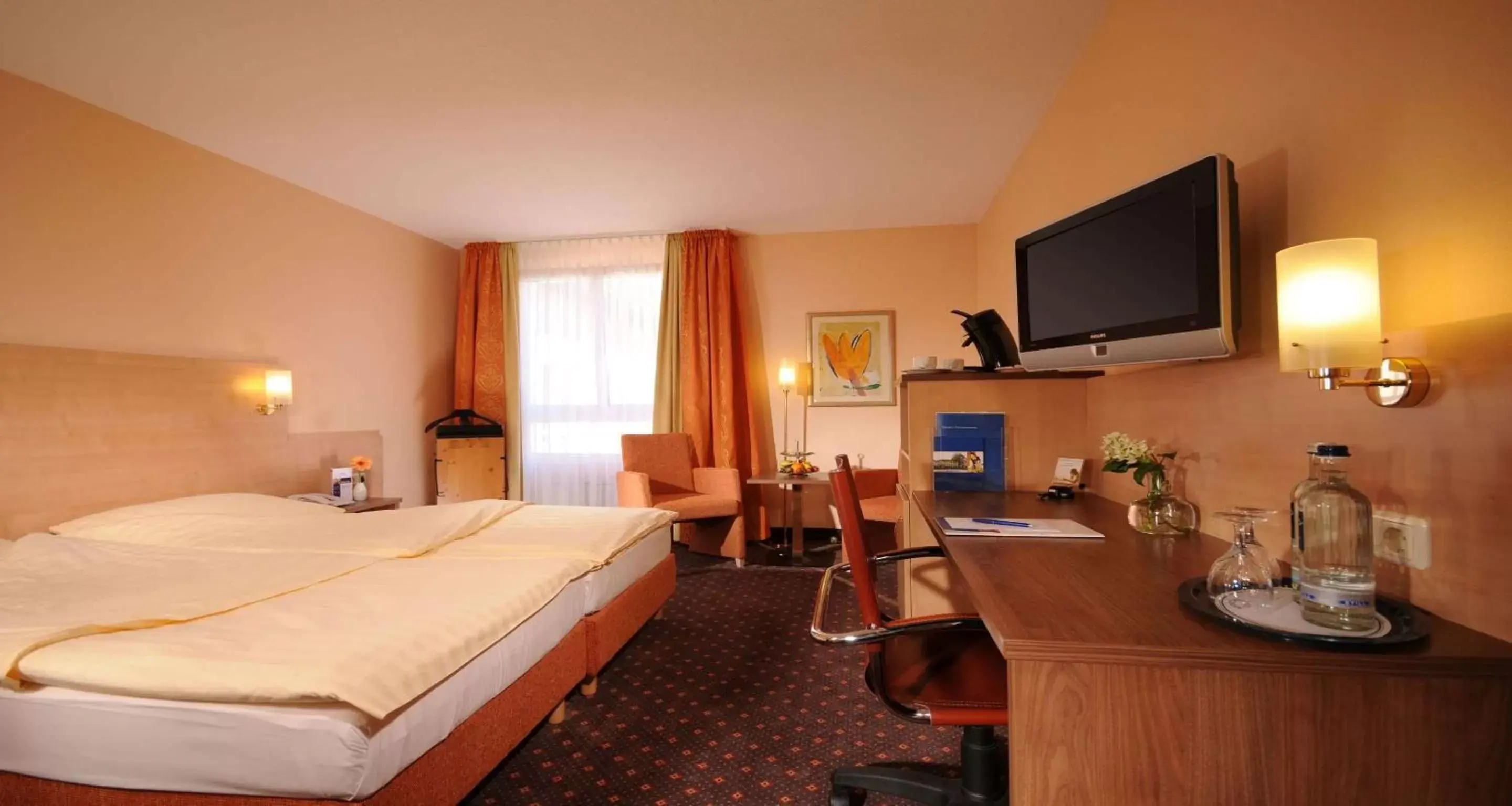 Bedroom, TV/Entertainment Center in Sure Hotel by Best Western Hilden-Düsseldorf
