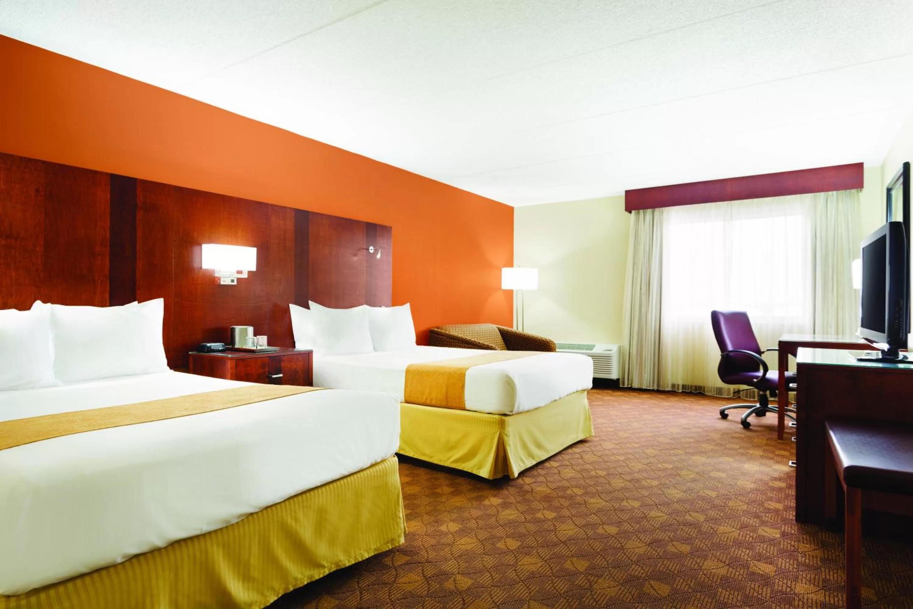 Bed in Radisson Akron-Fairlawn Copley