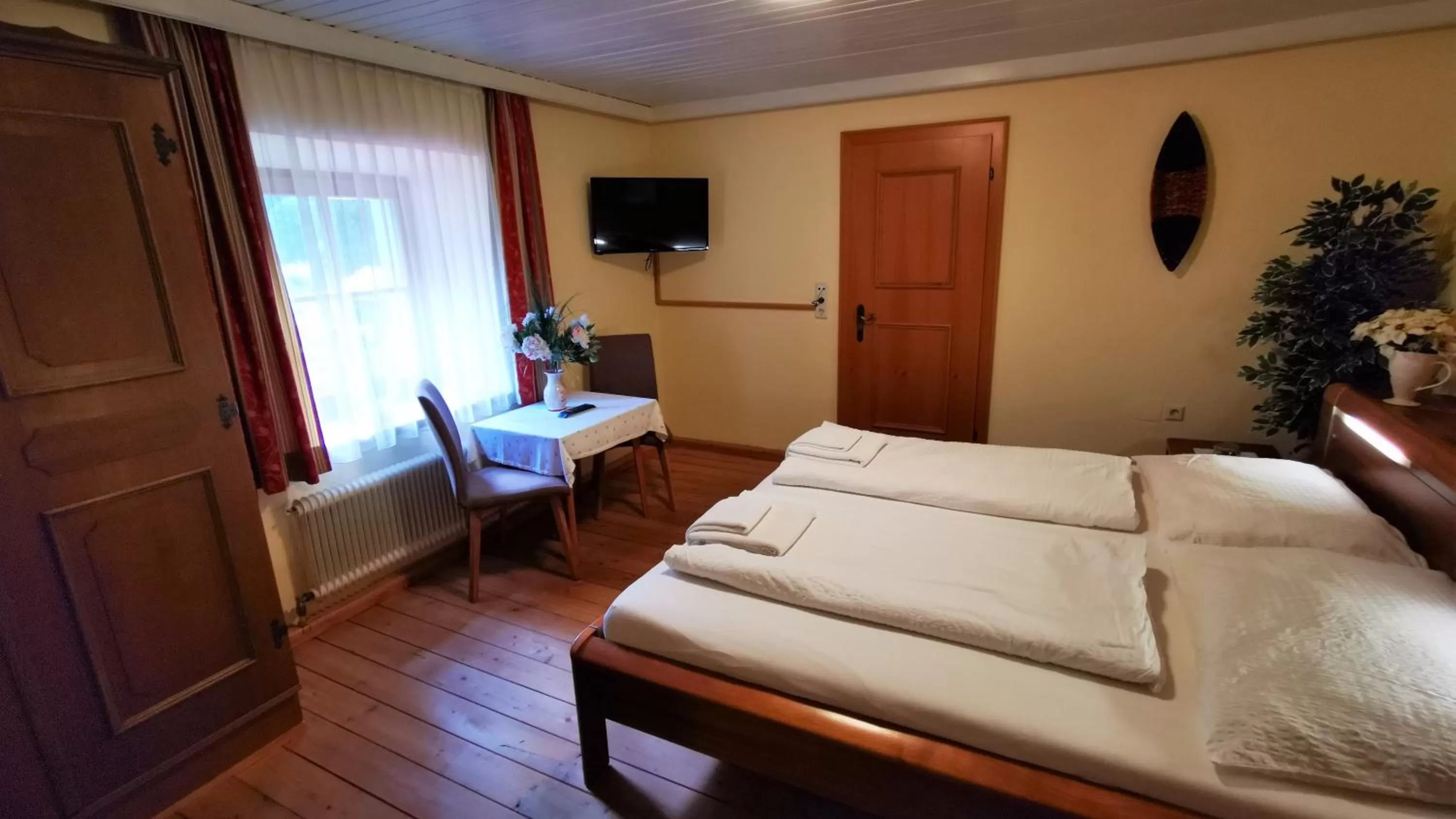 Deluxe Room (2 Adults + 1 Child) in Gasthof Geronimo