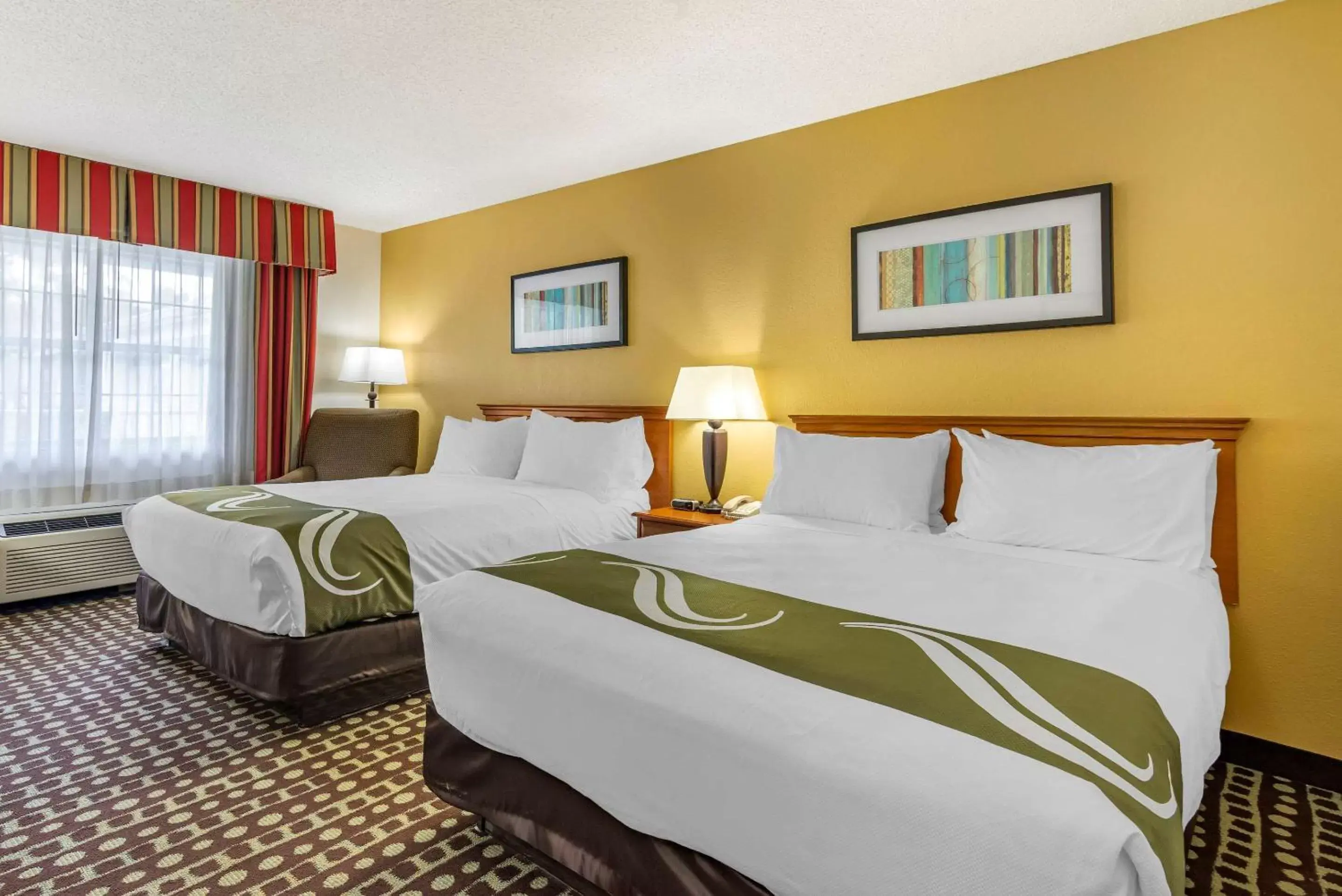Photo of the whole room, Room Photo in Quality Inn Fayetteville Near Historic Downtown Square