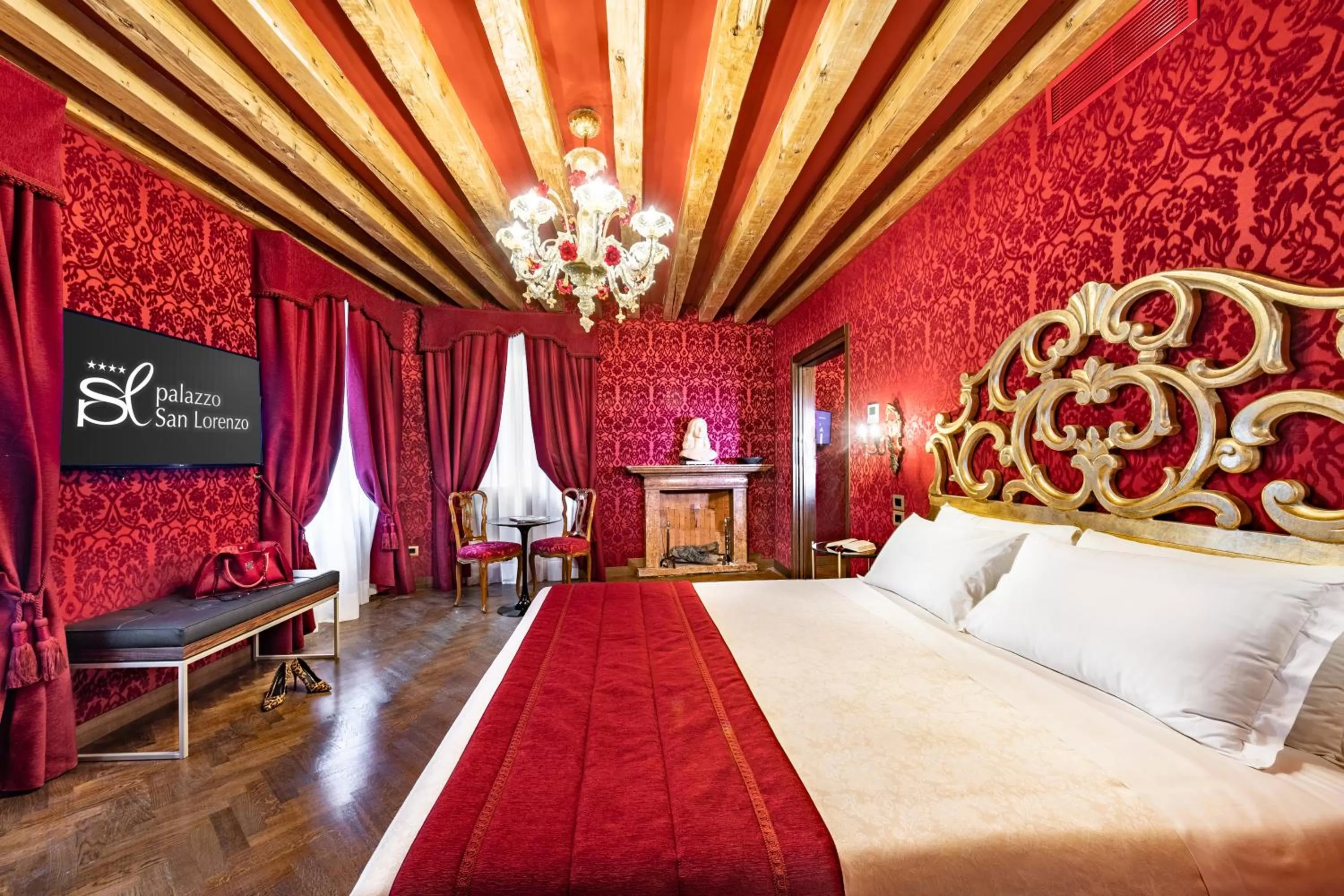 Photo of the whole room, Bed in Palazzo San Lorenzo