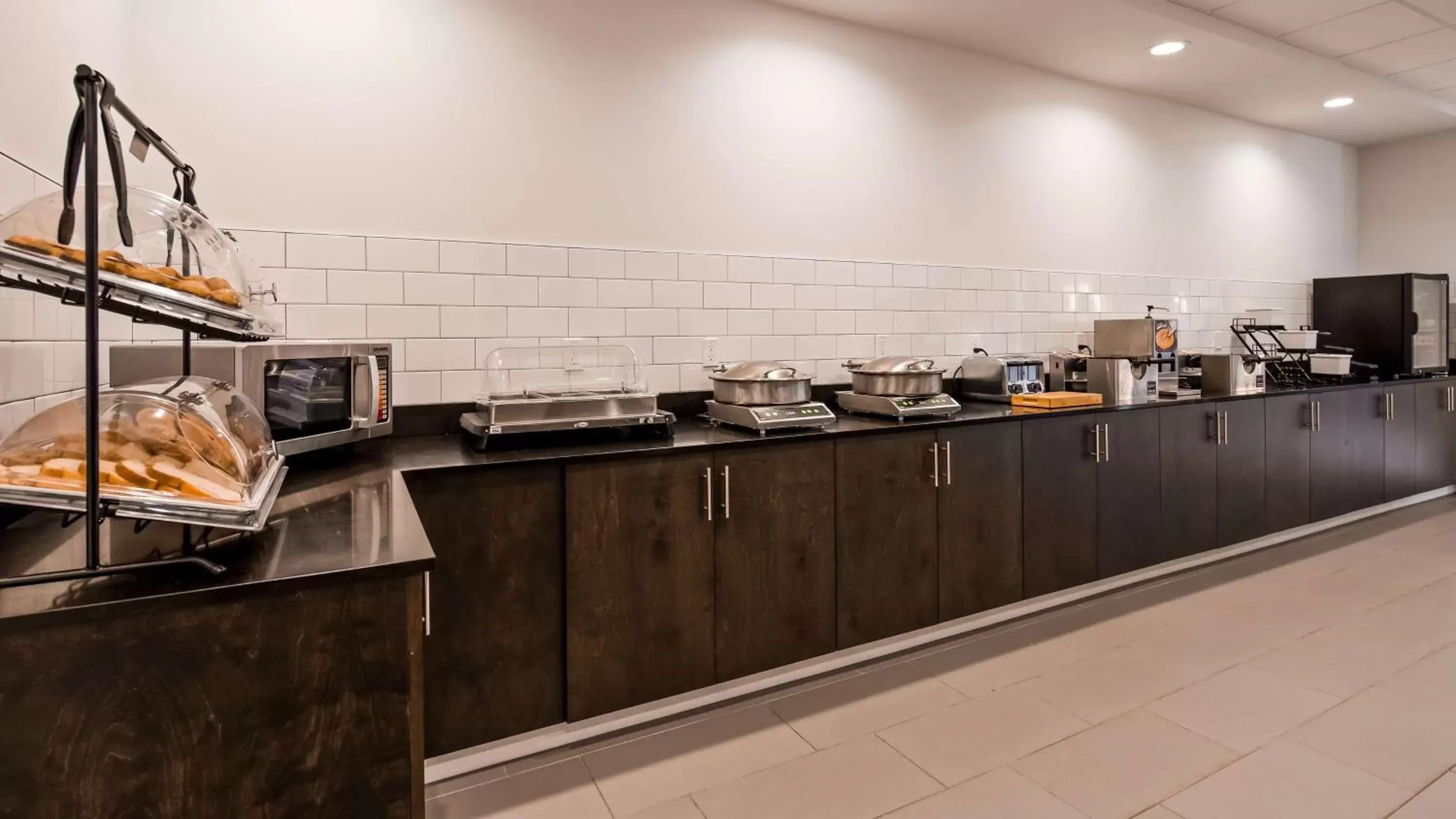 Restaurant/places to eat, Kitchen/Kitchenette in Best Western Plus New Richmond Inn & Suites