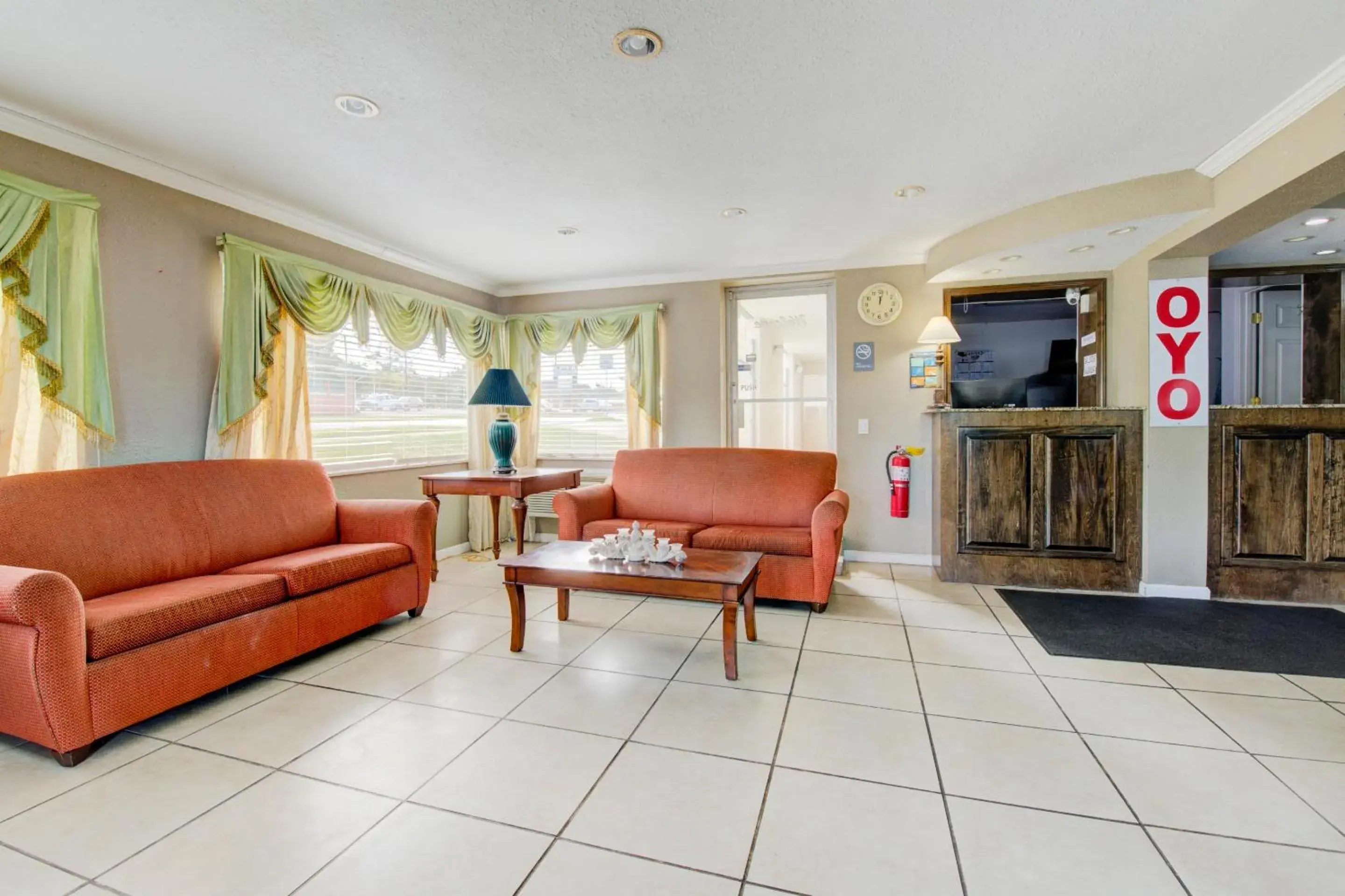 Lobby or reception, Seating Area in OYO Hotel Douglas GA US-441