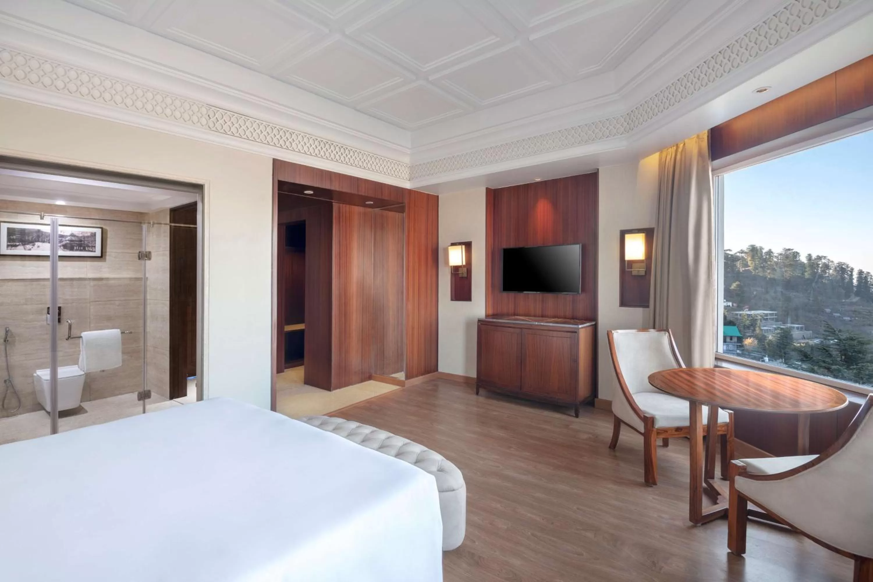 Photo of the whole room, Bed in Radisson Kufri