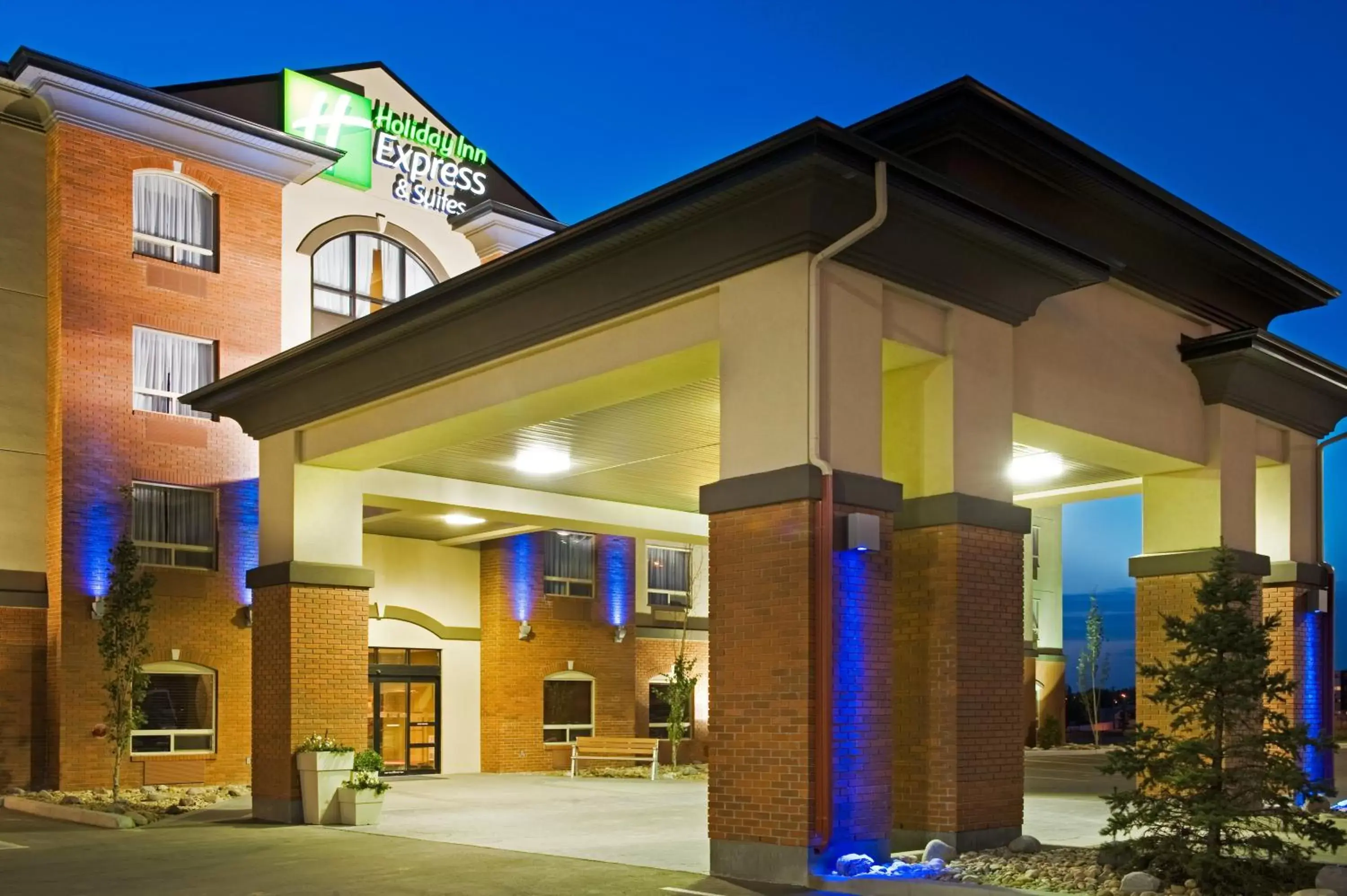 Property Building in Holiday Inn Express & Suites Drayton Valley, an IHG Hotel