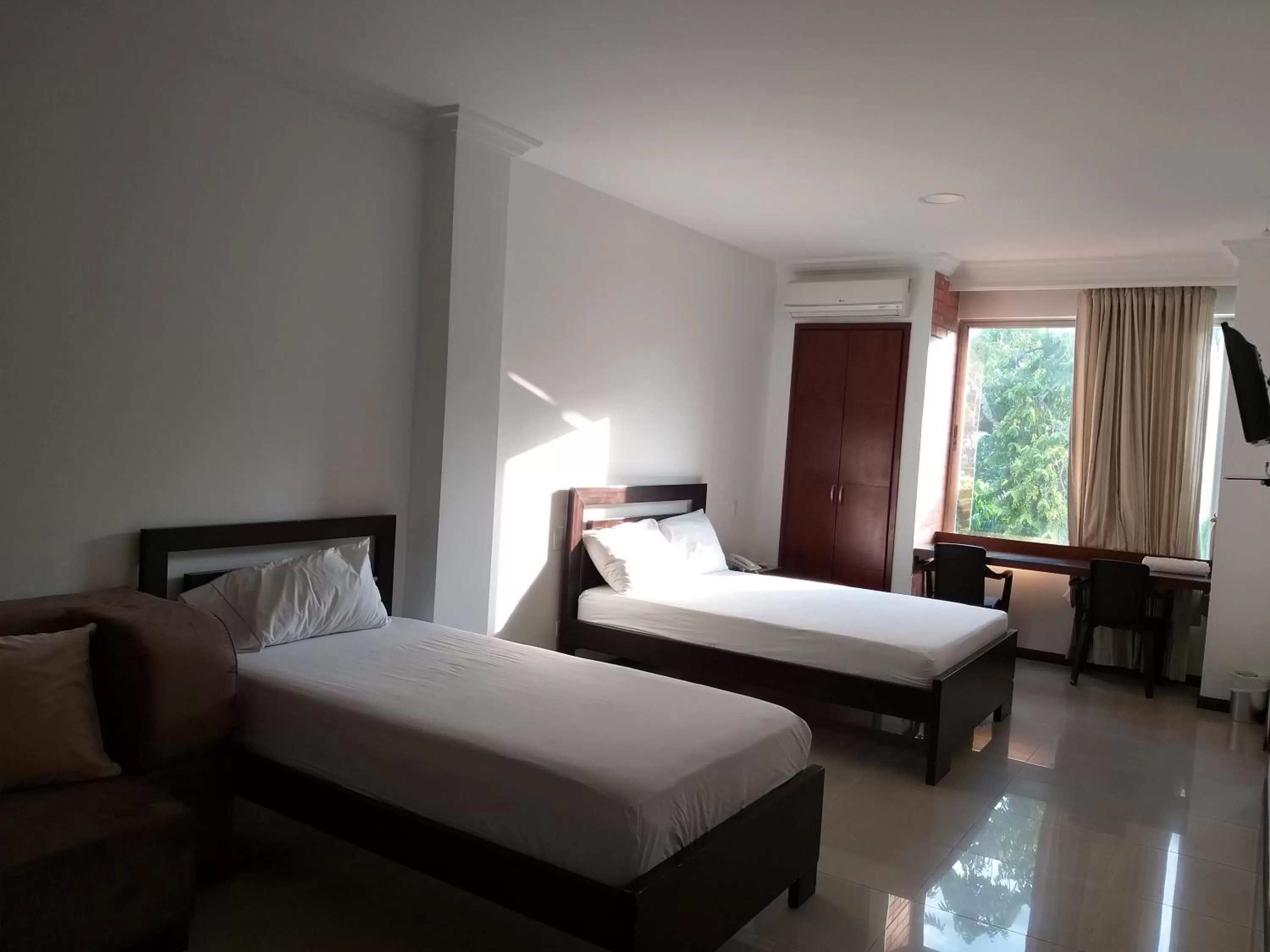 Photo of the whole room, Bed in Pampalinda Hotel