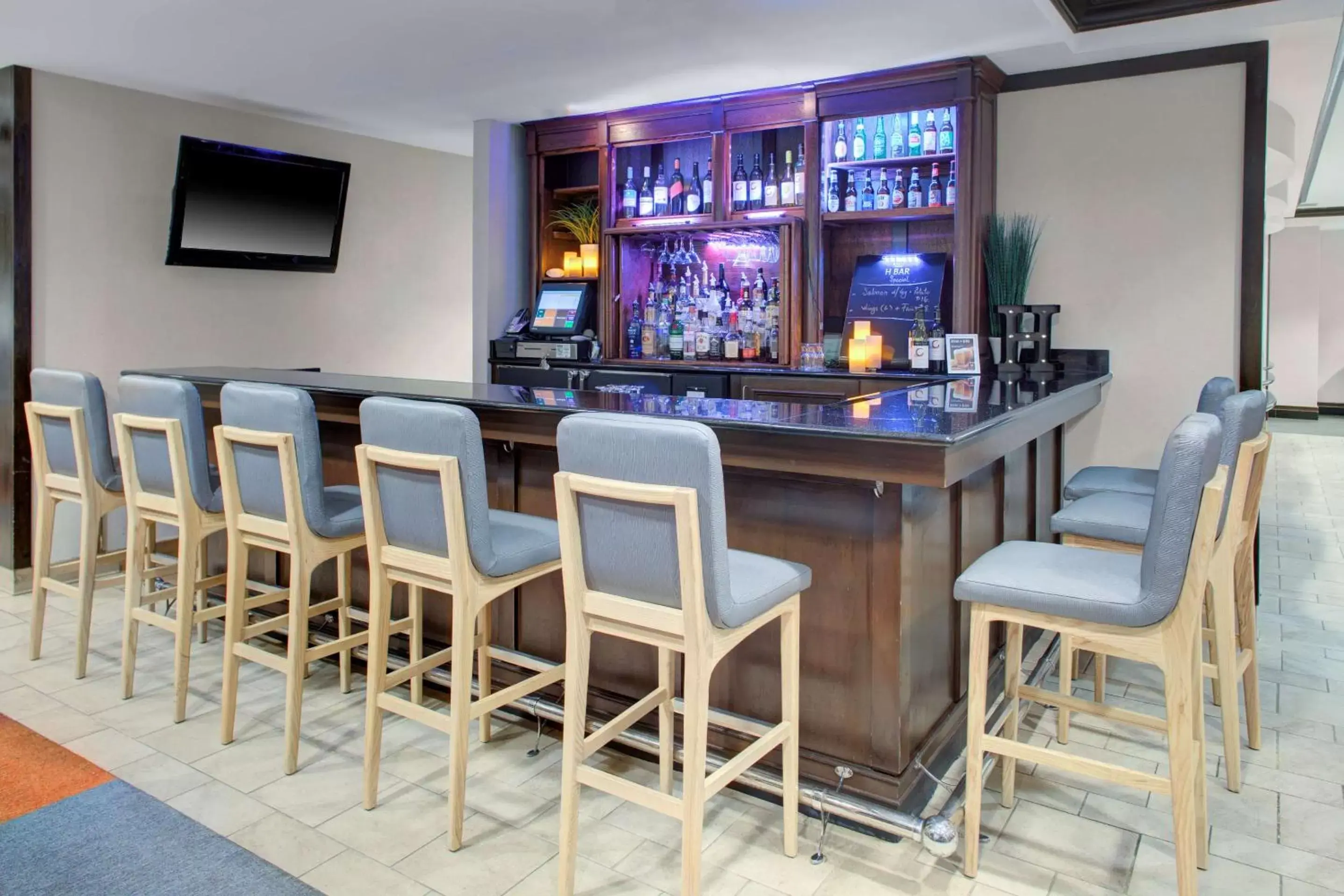 Restaurant/places to eat, Lounge/Bar in Hyatt House Sterling/Dulles Airport North