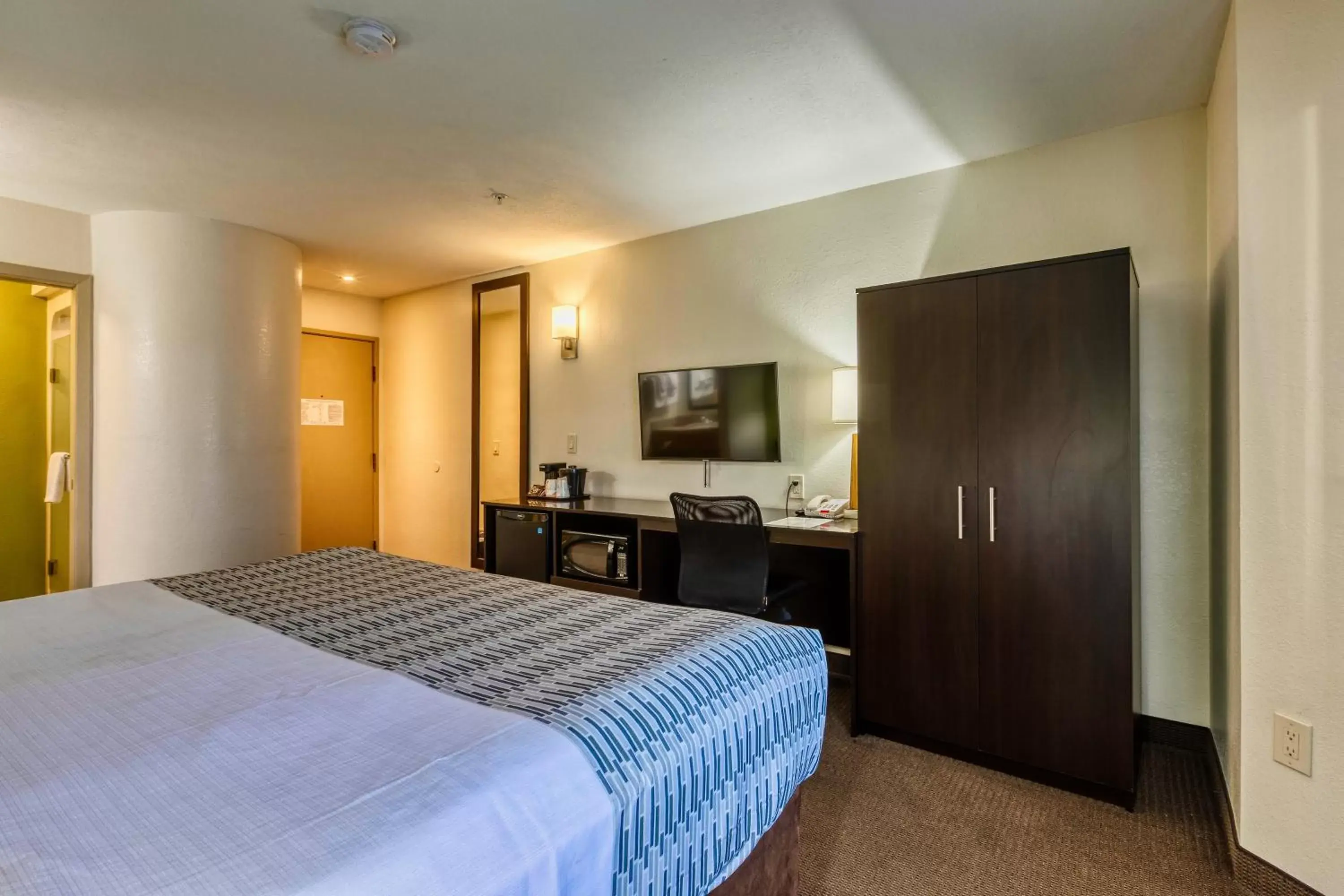 Bedroom, Bed in Surestay Plus Hotel by Best Western Superstition Springs