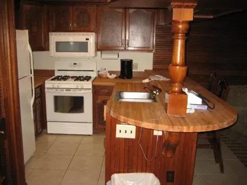 Kitchen/Kitchenette in Sunburst Condominiums, a VRI resort