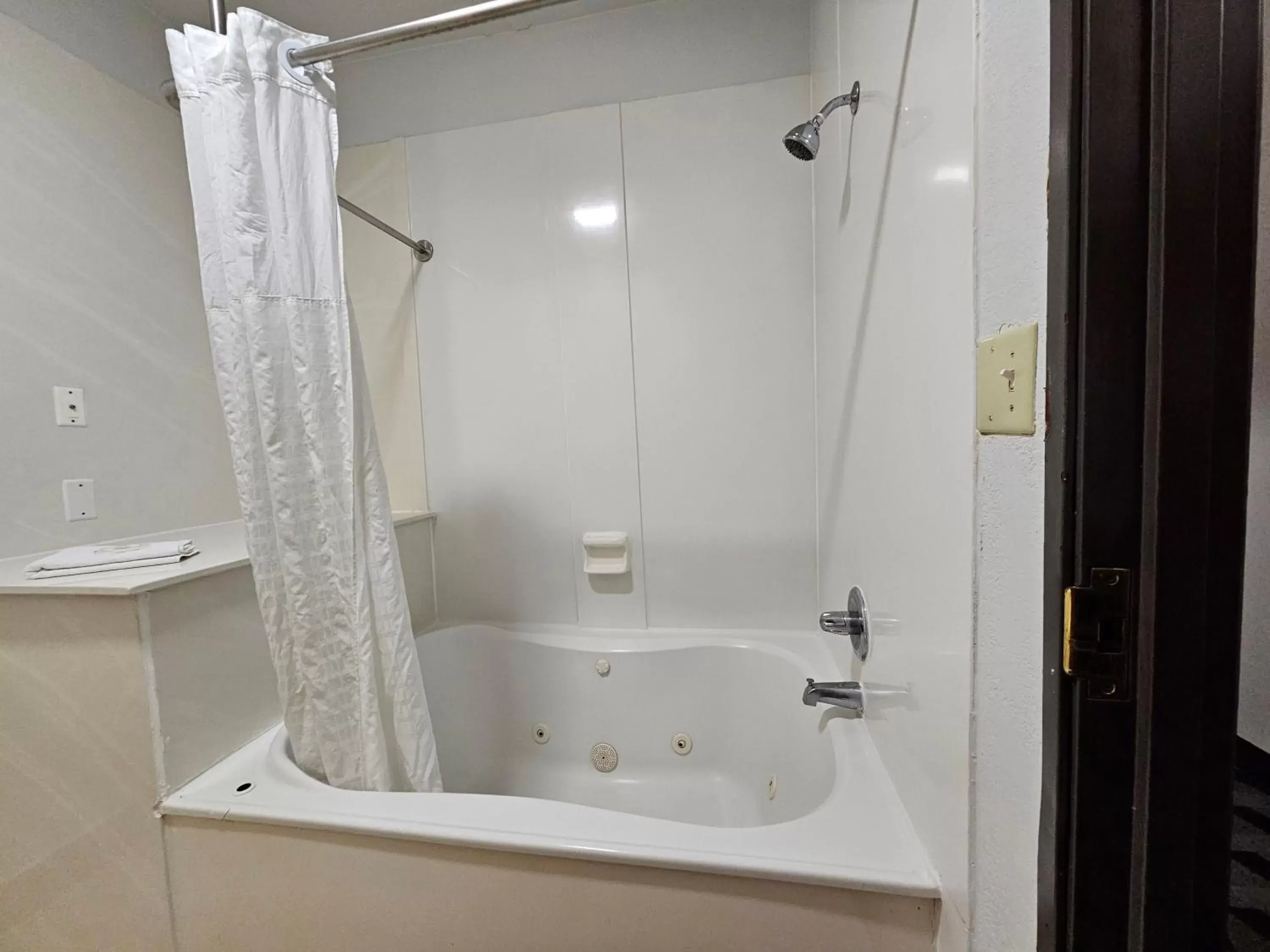 King Suite with Whirlpool Bath - Accessible/Non-Smoking in Quality Inn & Suites DFW Airport South