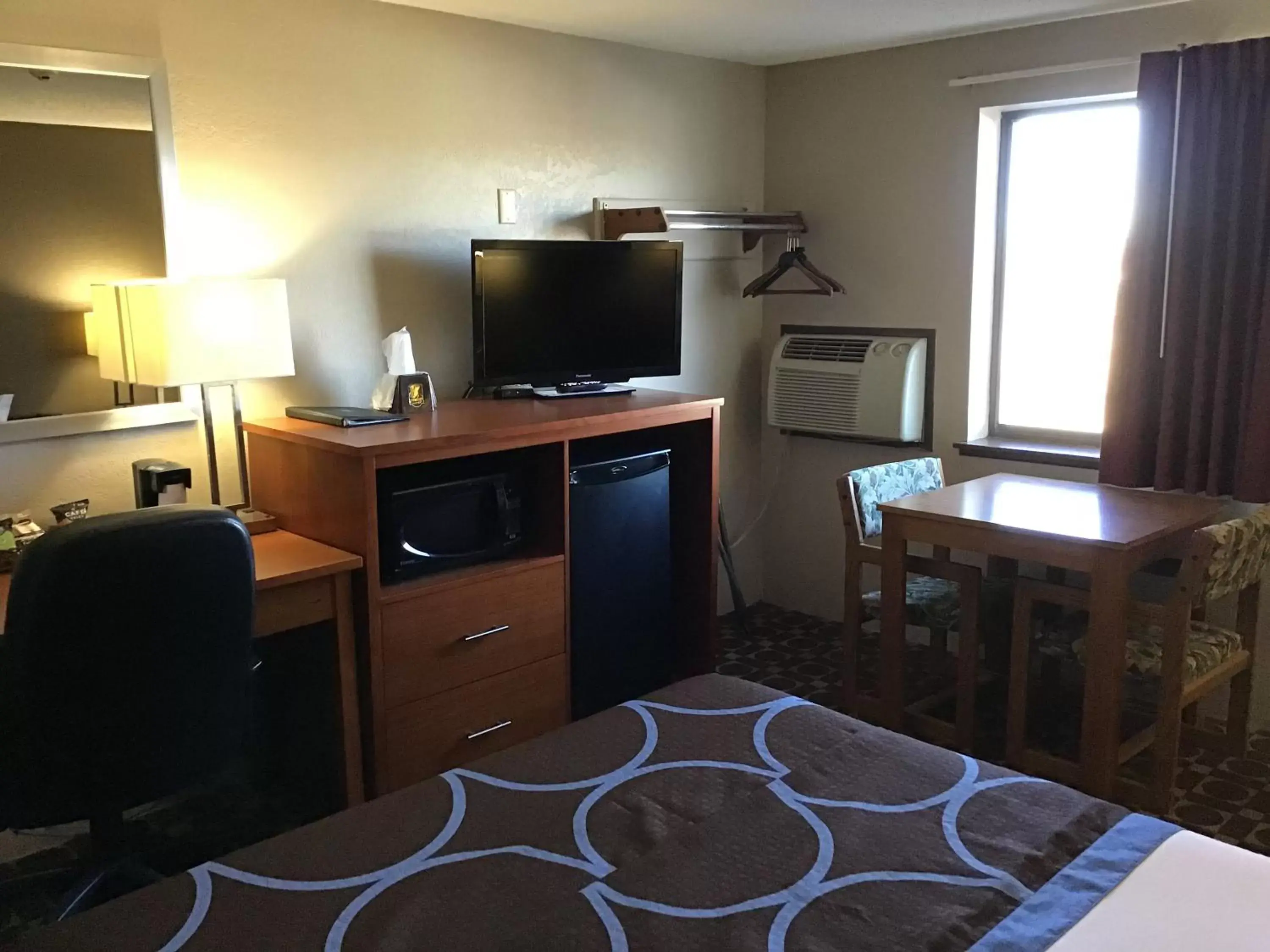 TV and multimedia, TV/Entertainment Center in Super 8 by Wyndham Miles City