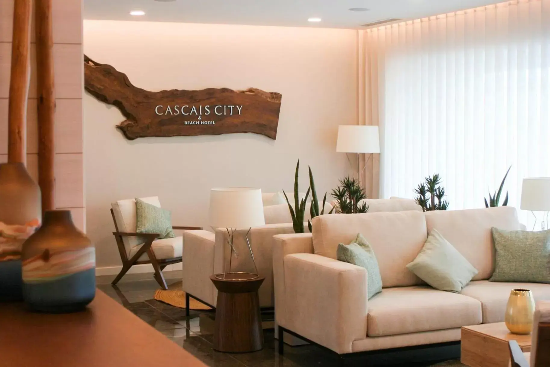Lobby or reception in Cascais City & Beach Hotel