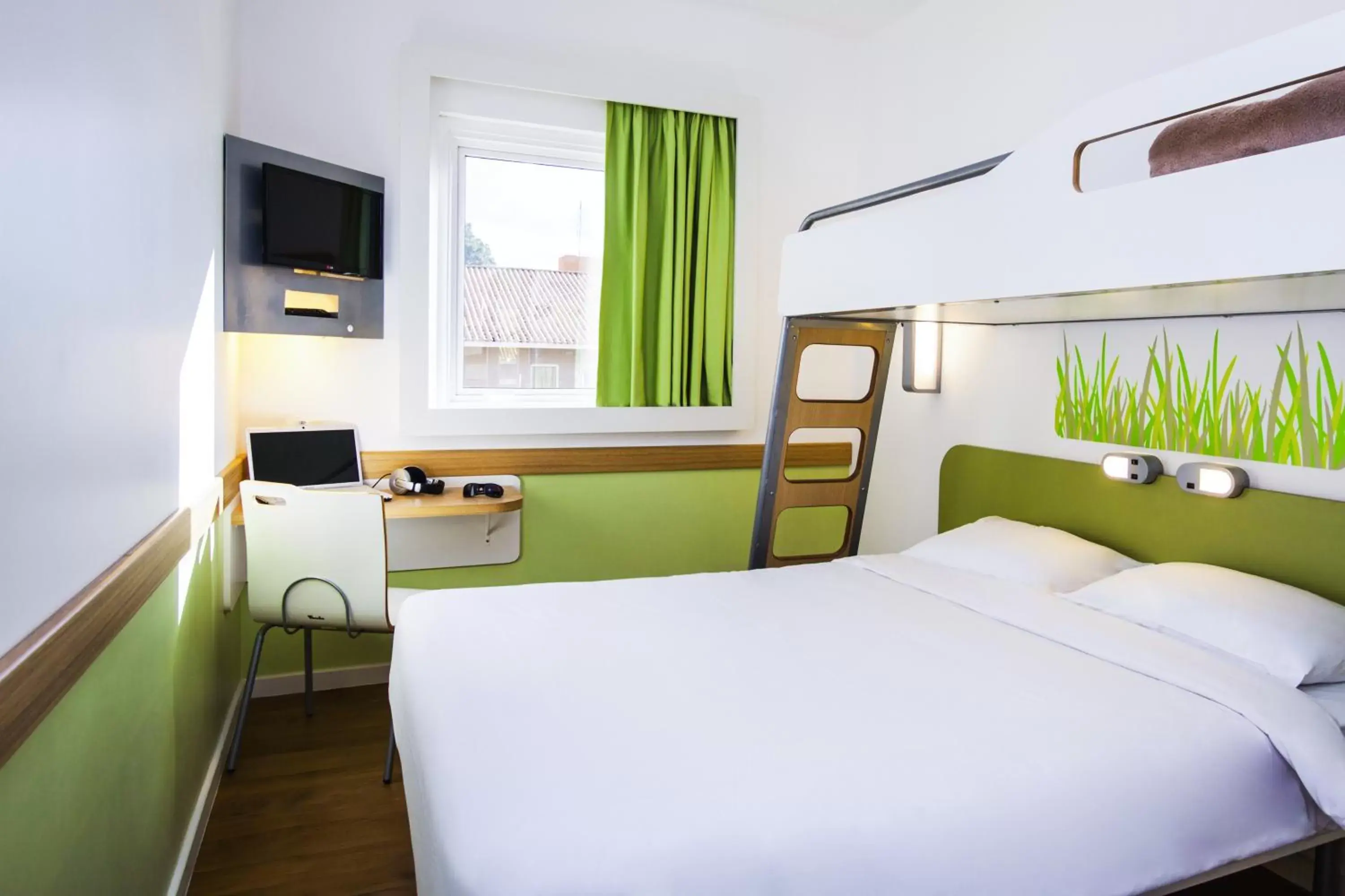 Bedroom, Bed in Hotel Ibis Budget Lyon Eurexpo -