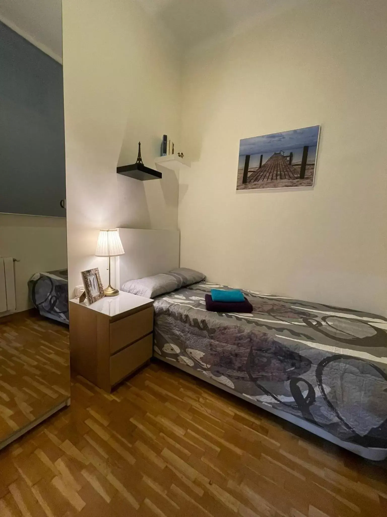 Bed in Rooms Aribau
