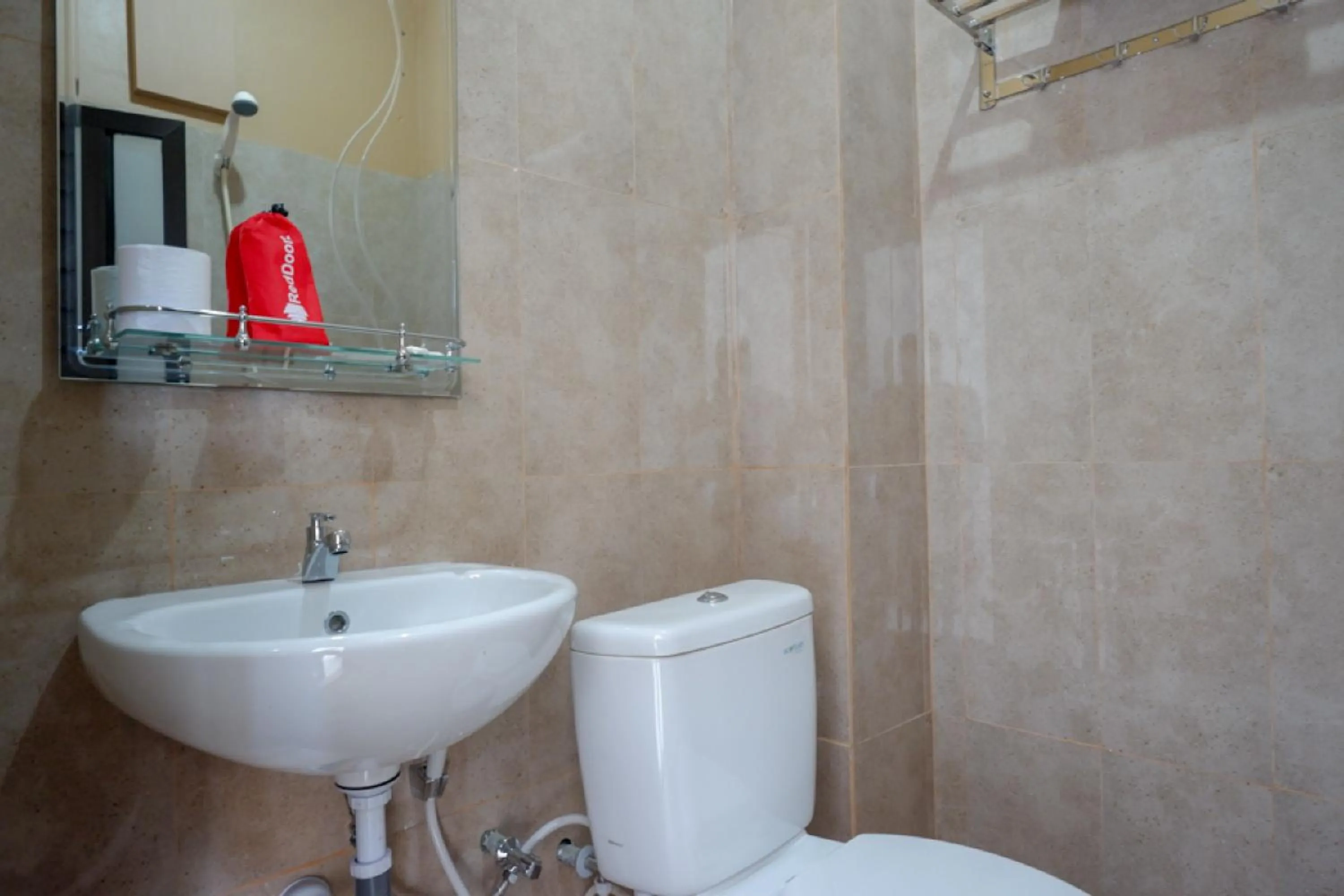 RedDoorz Plus Syariah @ Hotel Boulevard Luwuk