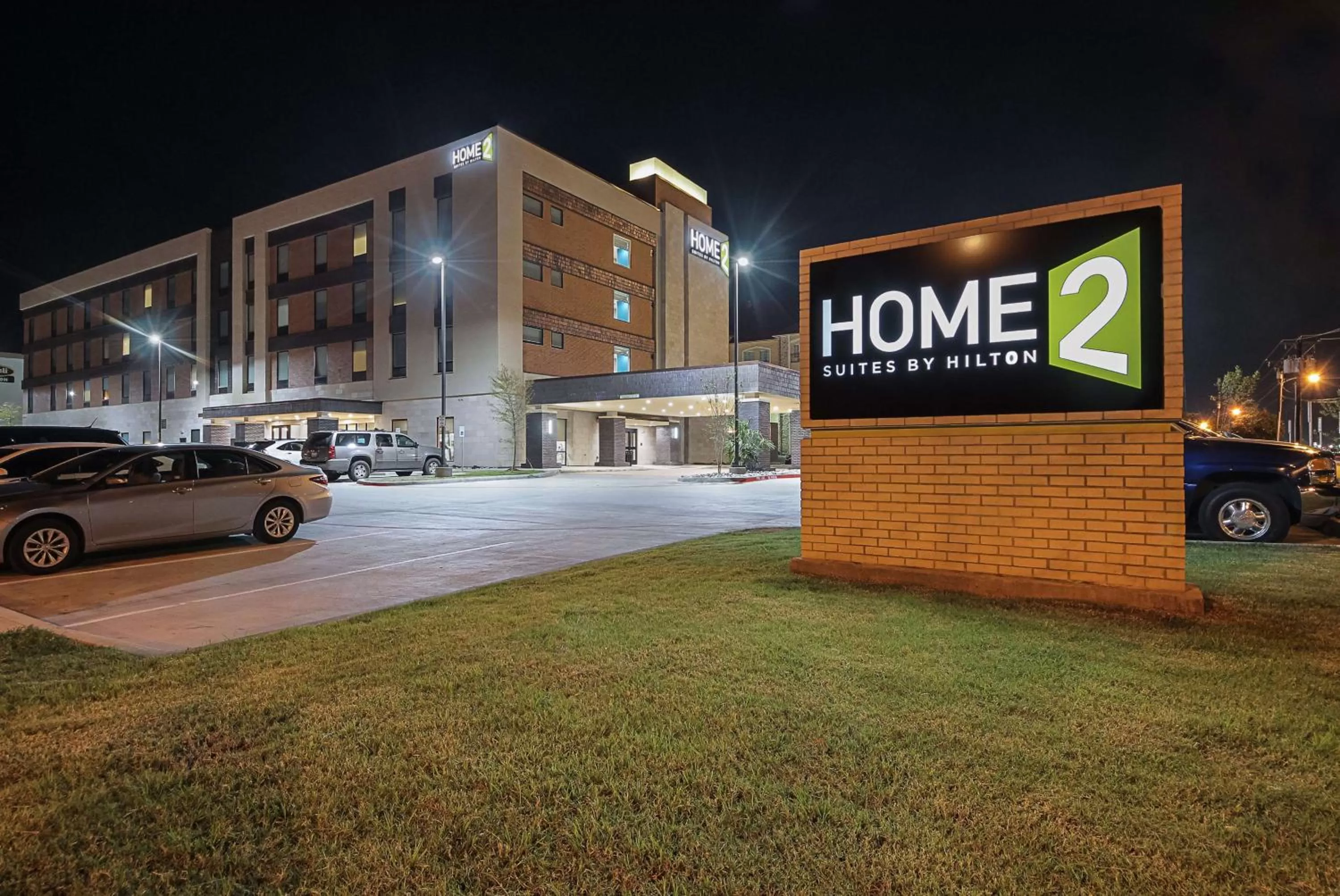 Property building in Home2 Suites By Hilton Dallas Grand Prairie