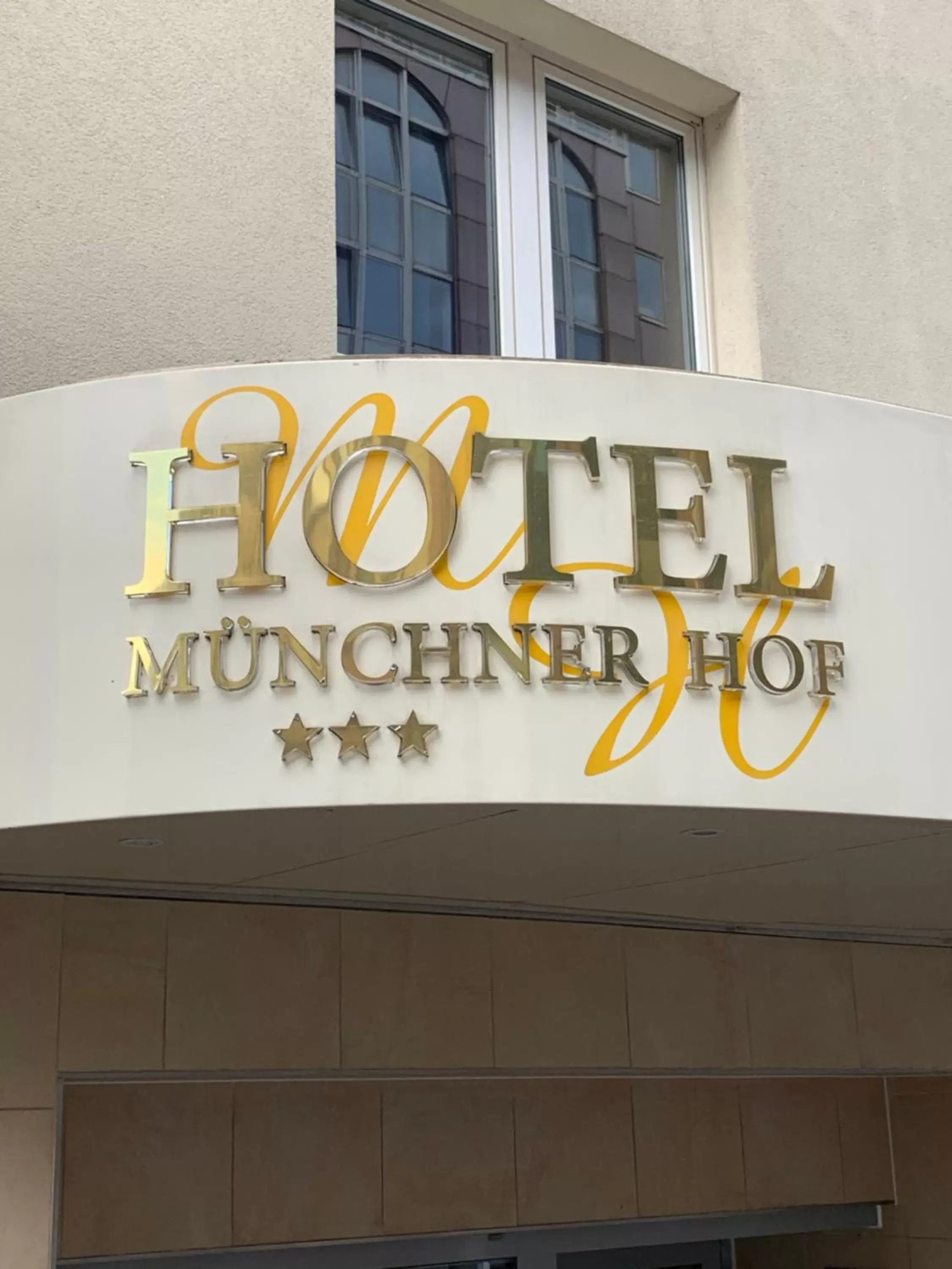 Facade/entrance, Property Logo/Sign in Hotel Muenchner Hof