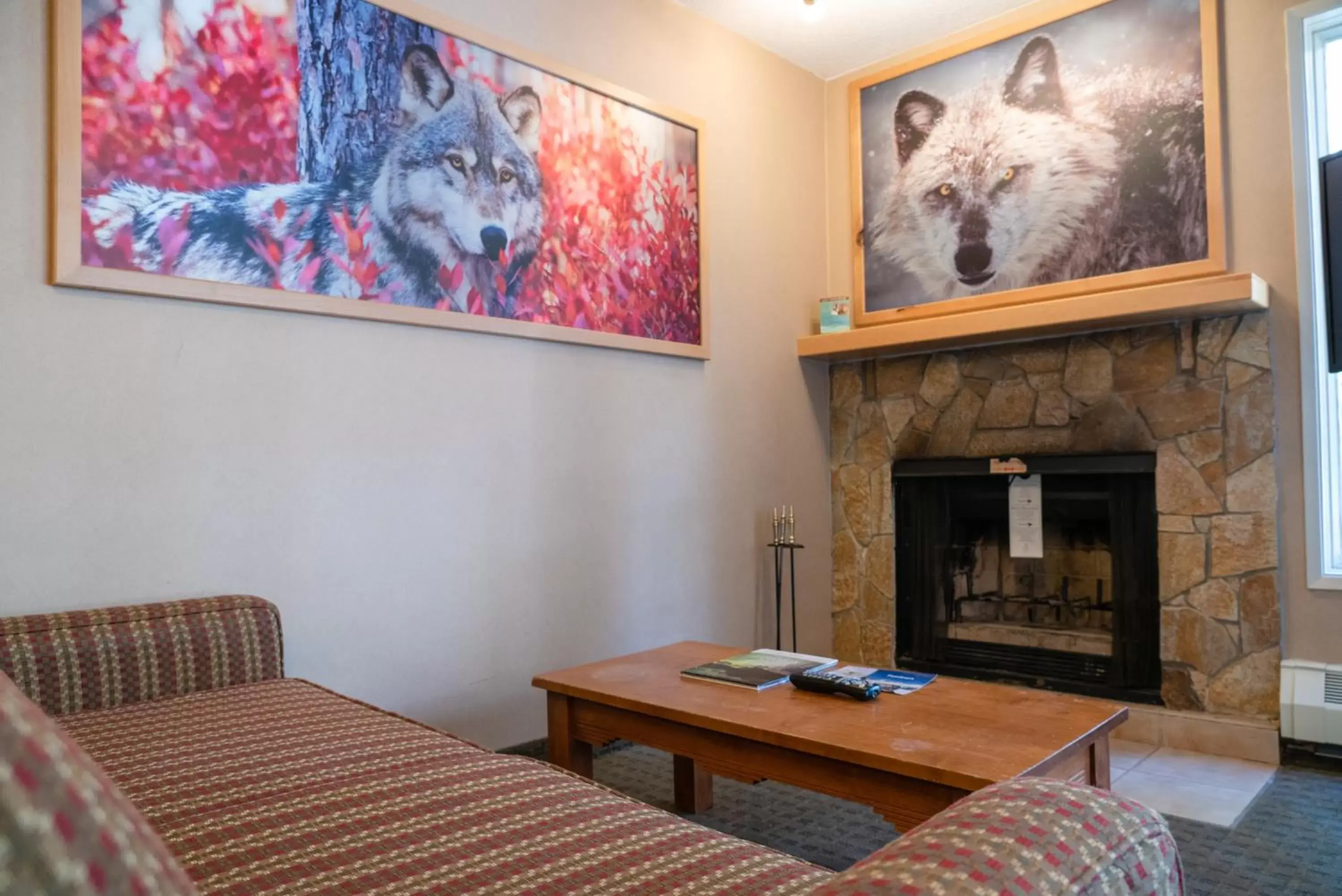 Living room in Banff Rocky Mountain Resort