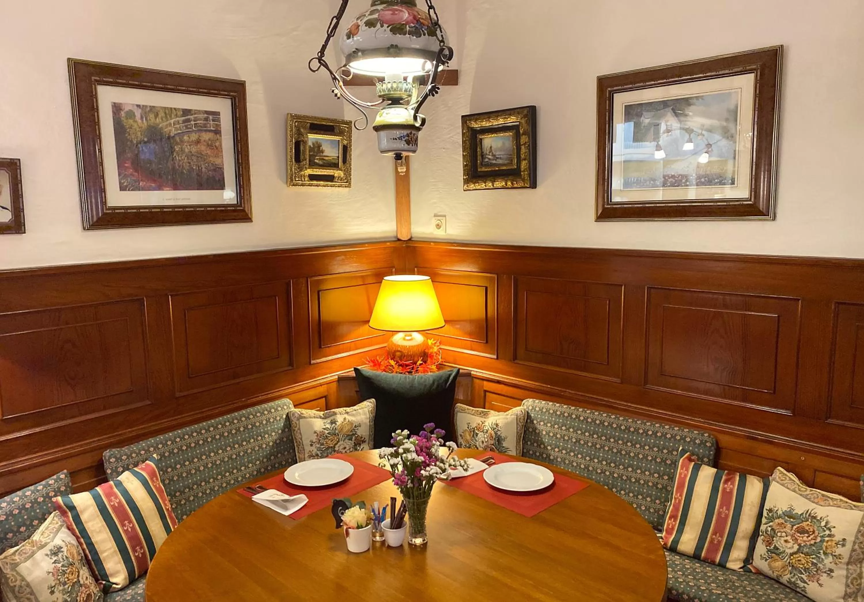 Restaurant/places to eat in Hotel Rathausglöckel