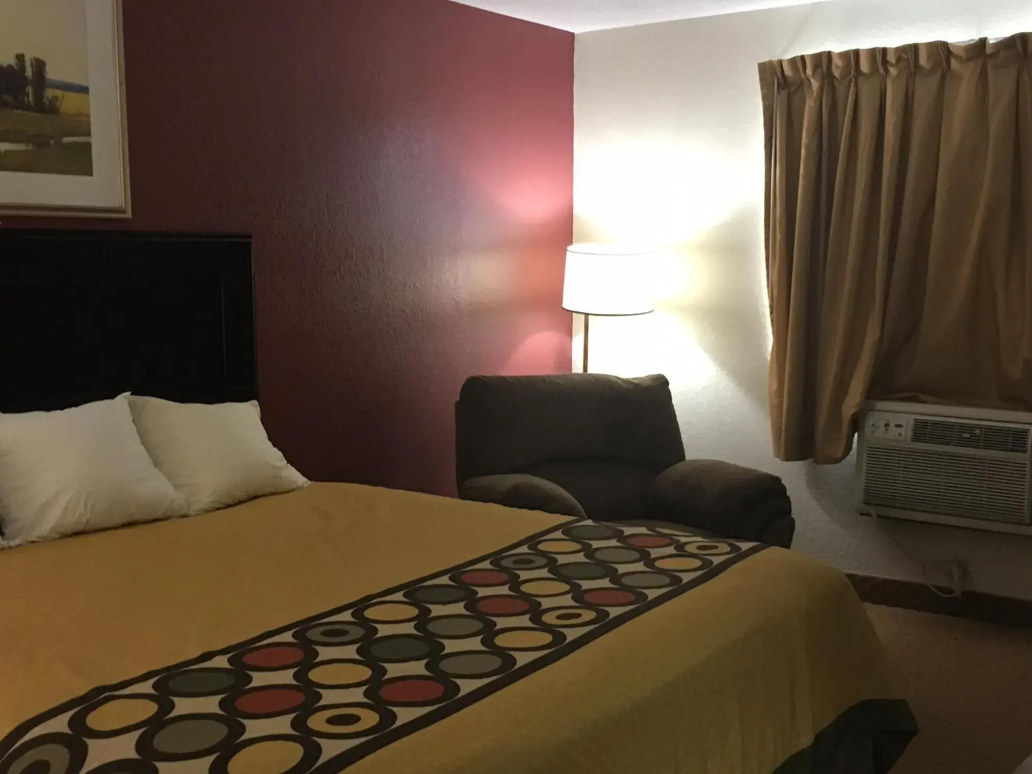 Photo of the whole room, Bed in Super 8 by Wyndham New Castle