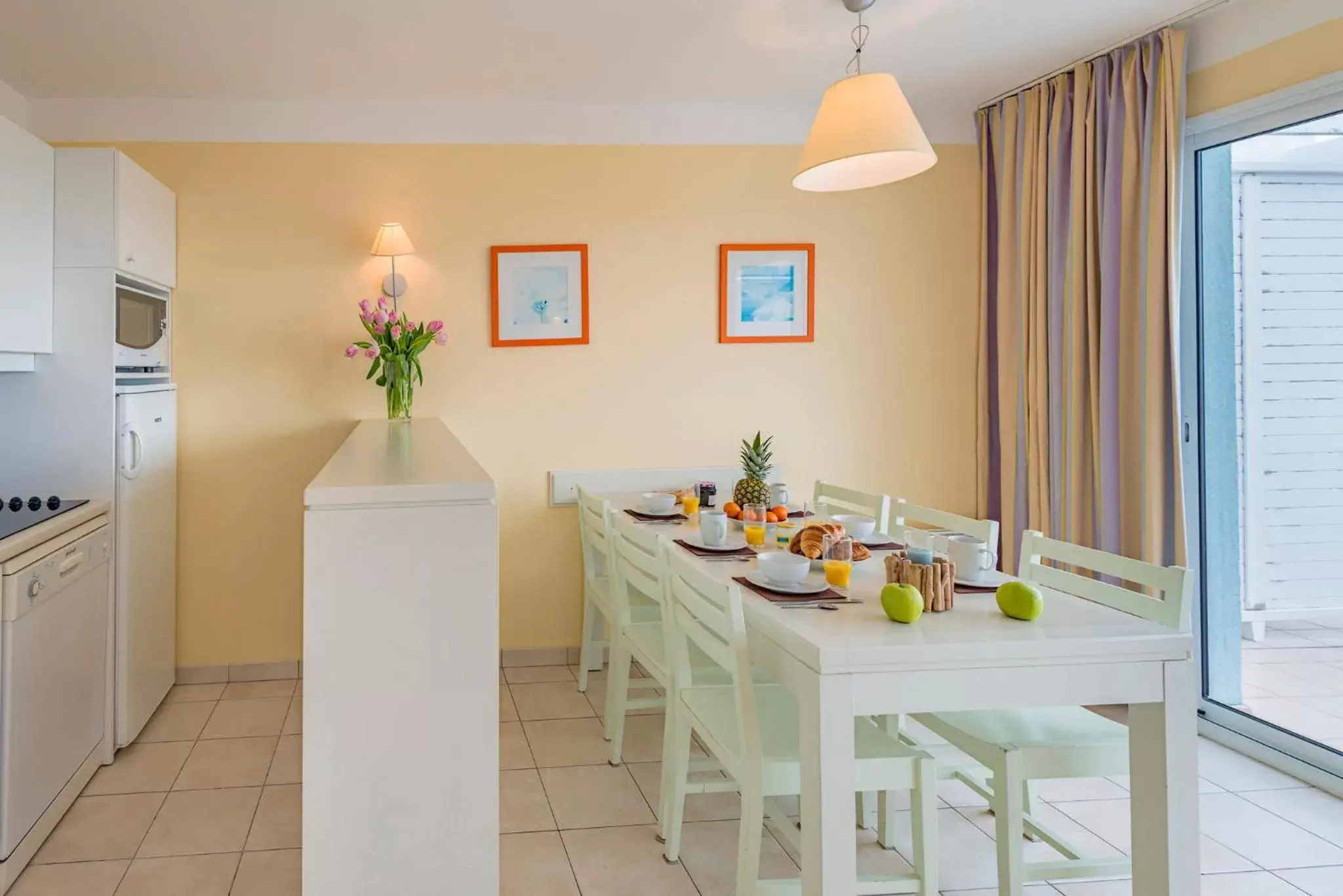 kitchen, Dining Area in Lagrange Vacances L’Estran