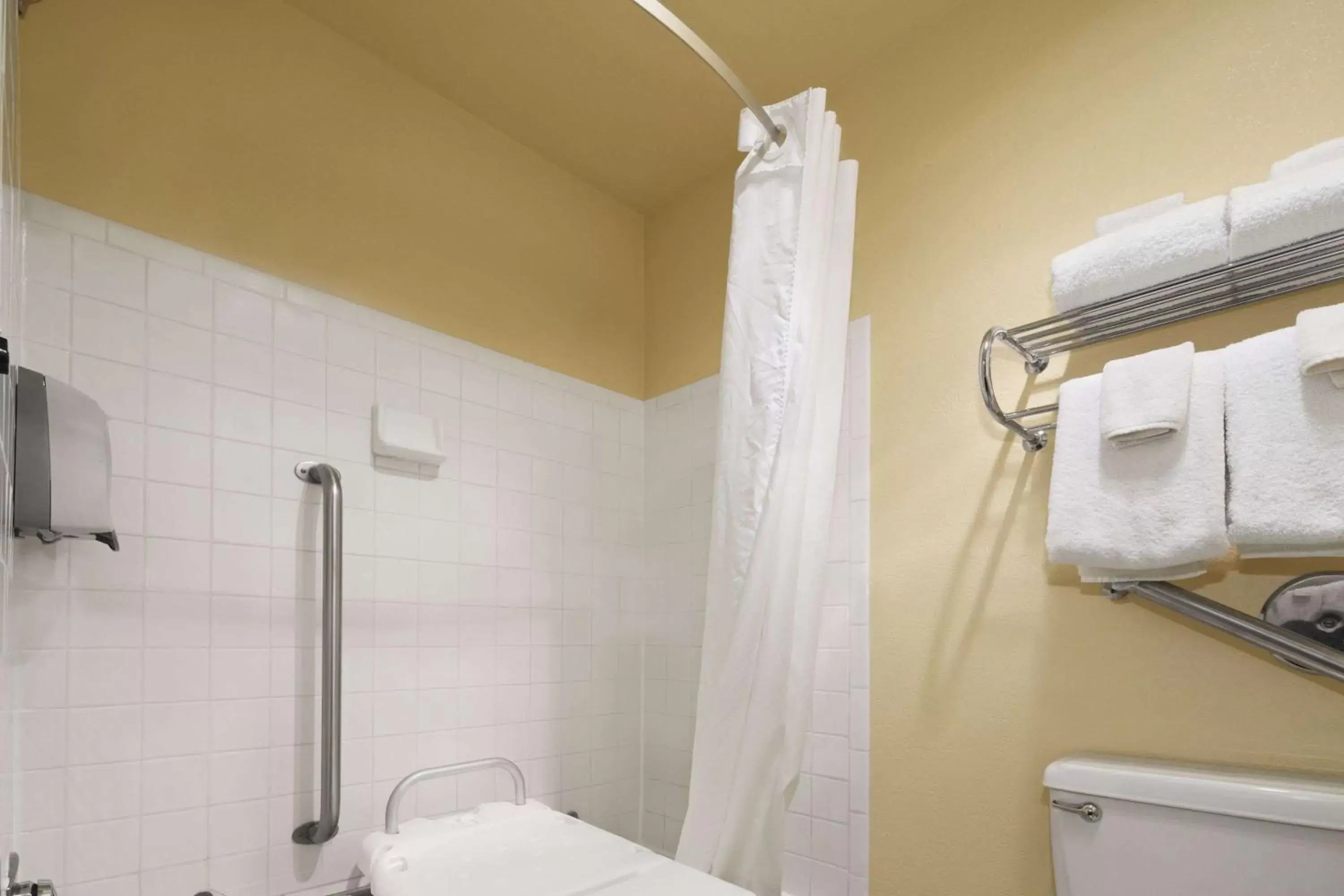 Bathroom in Days Inn & Suites by Wyndham Stevens Point