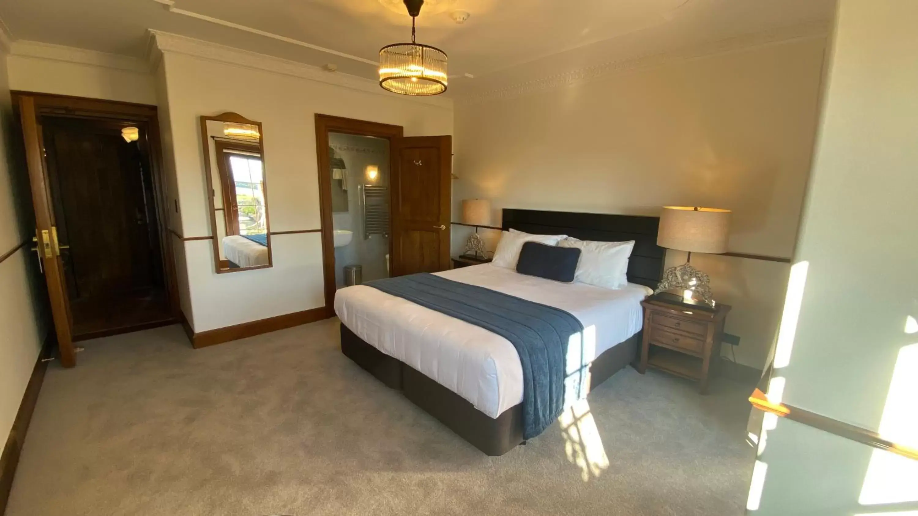 Bed in Grand Arden Monaco Nelson Bed in Grand Arden Monaco Nelson