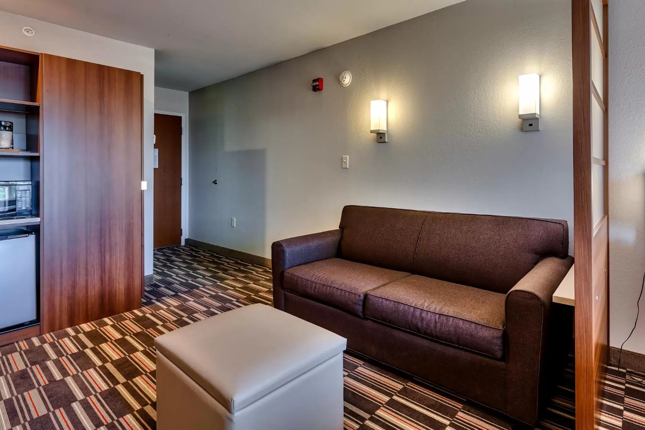Seating area in Microtel Inn & Suites by Wyndham Niagara Falls