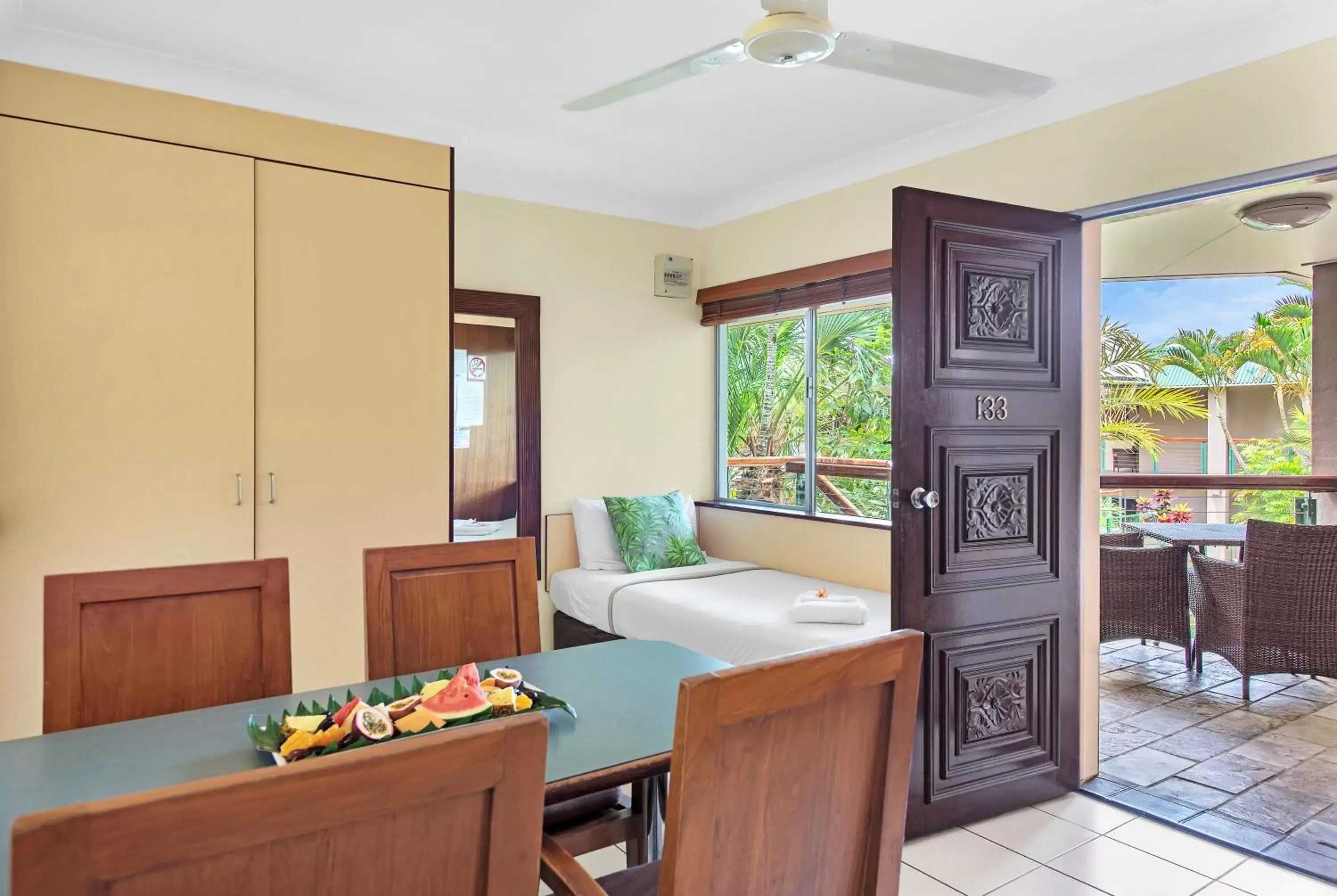 Dining area, Seating Area in Bay Village Tropical Retreat & Apartments