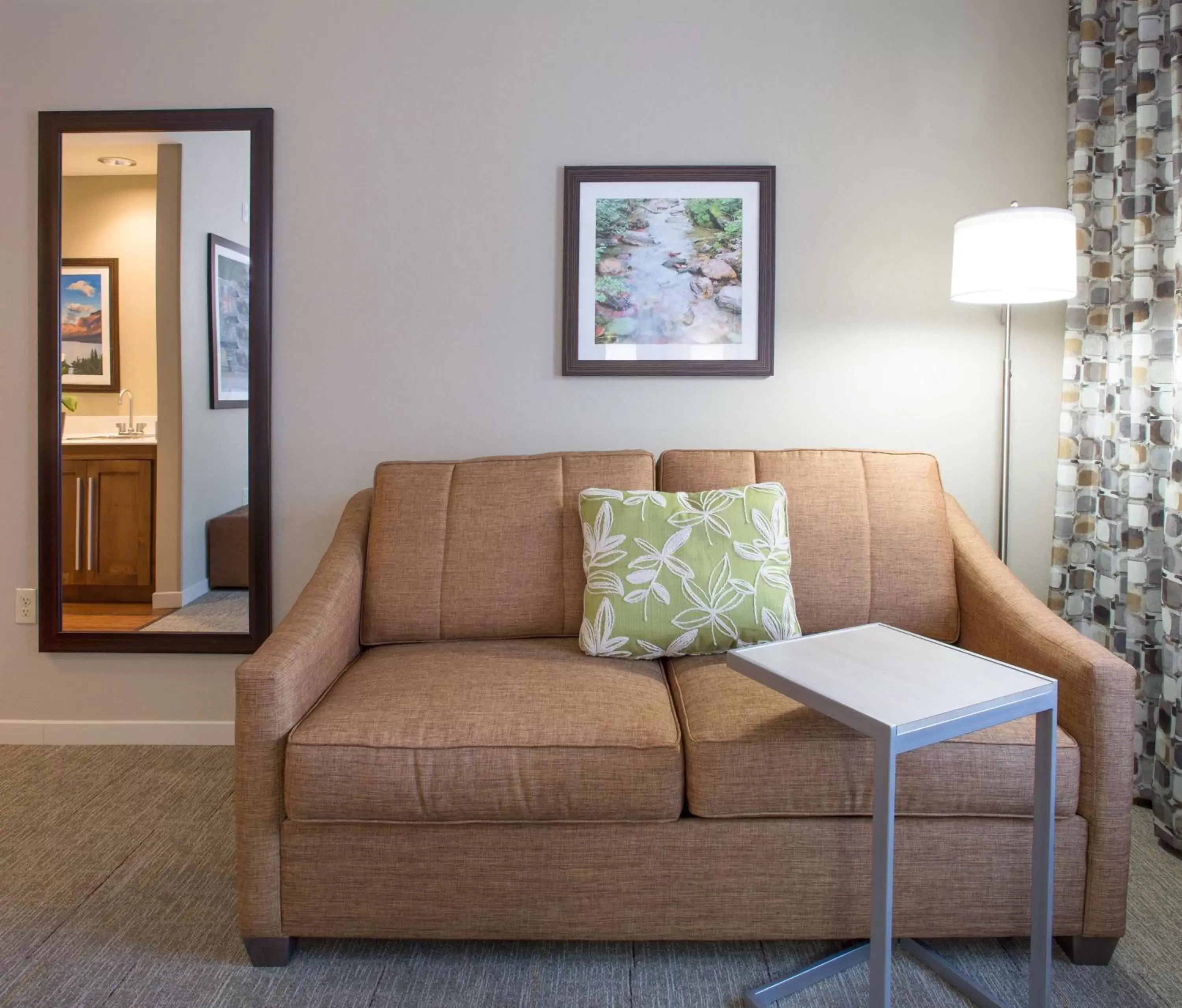 Living room, Seating Area in Hampton Inn & Suites Whitefish