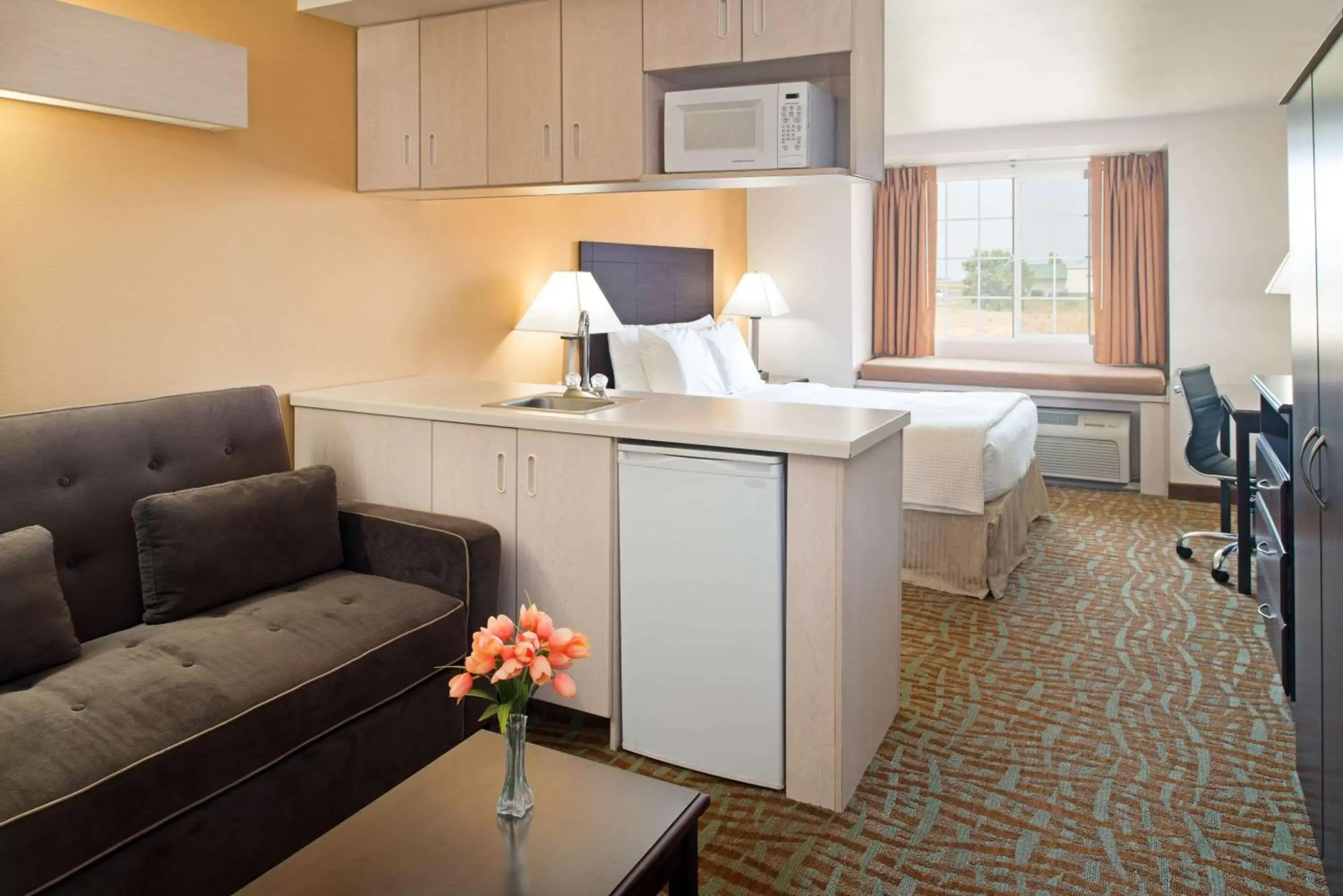 Photo of the whole room, Kitchen/Kitchenette in Days Inn & Suites by Wyndham Spokane Airport Airway Heights