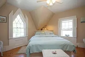 Queen Room with Soaking Tub in Fisherman's Daughter B&B Queen Room with Soaking Tub in Fisherman's Daughter B&B