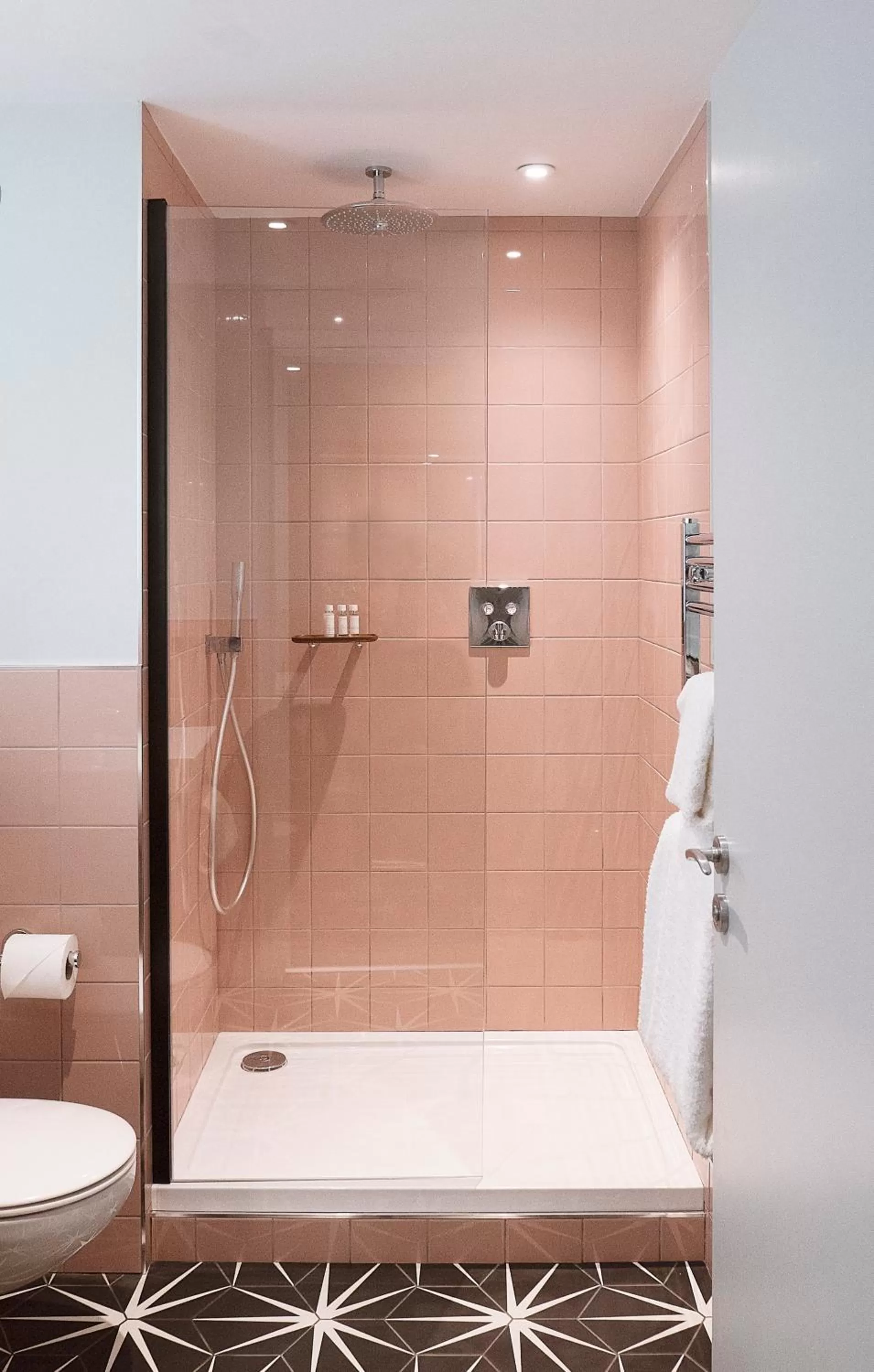 Shower in Telegraph Hotel - Coventry