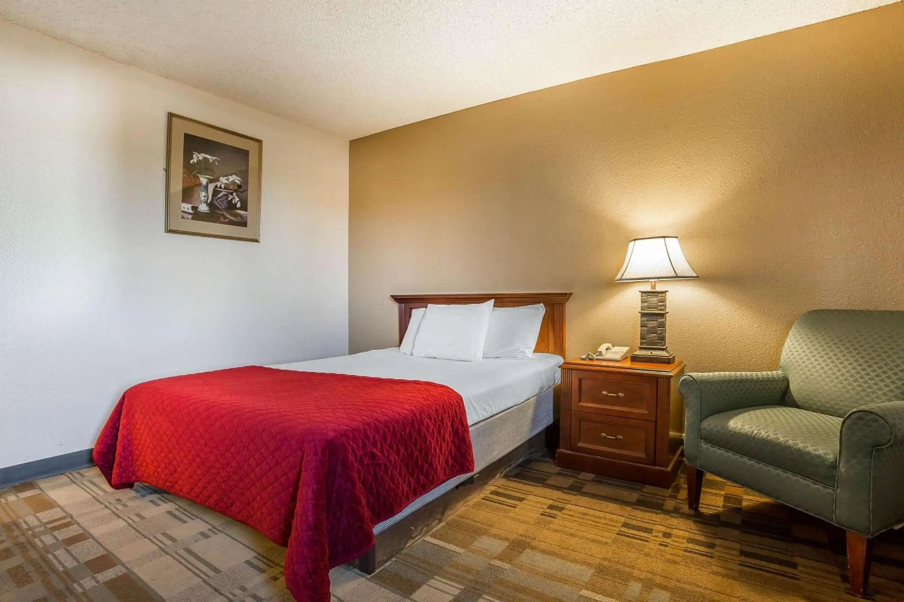 Photo of the whole room, Bed in Rodeway Inn Cheyenne East