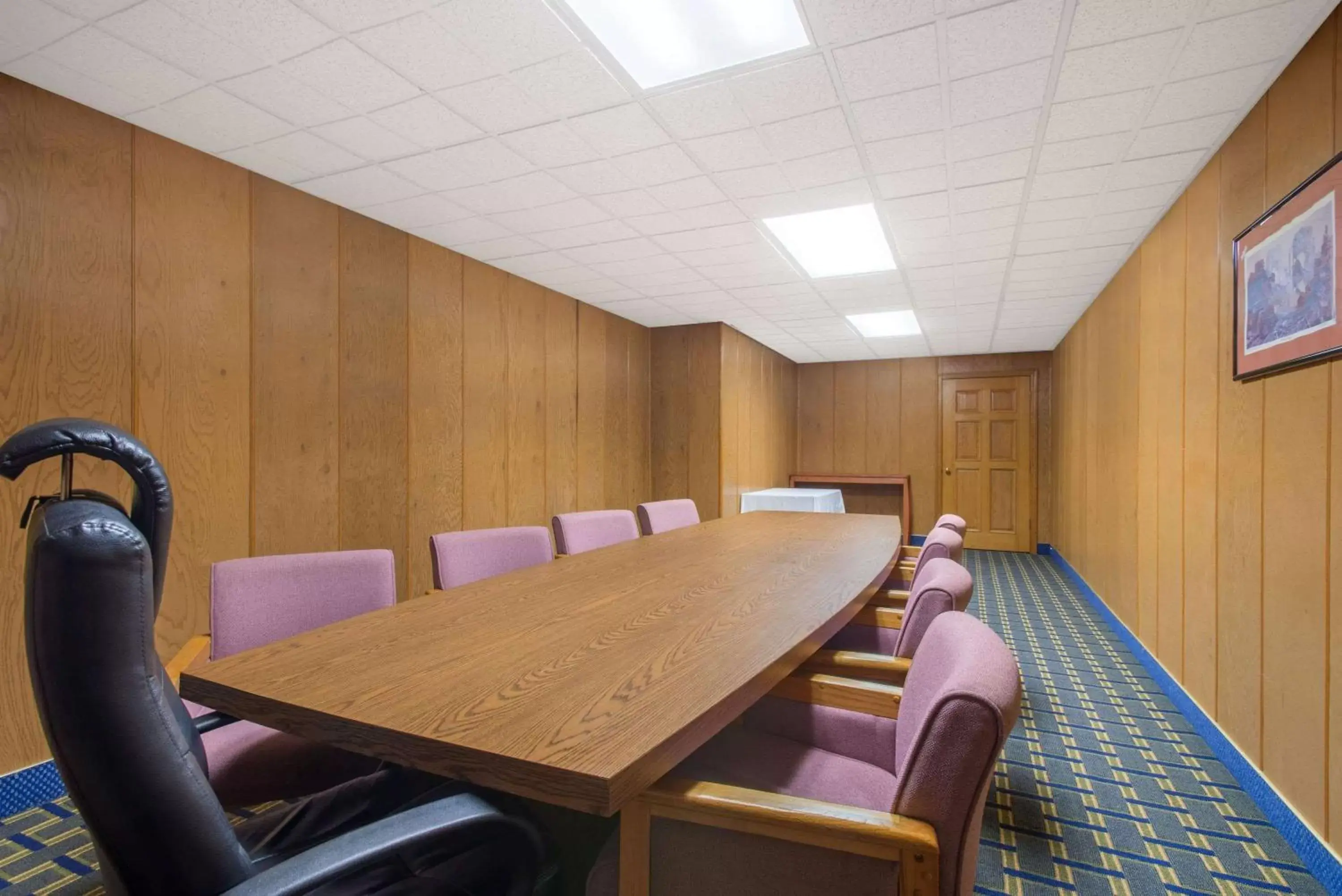 Meeting/conference room in Days Inn by Wyndham Roanoke Near I-81
