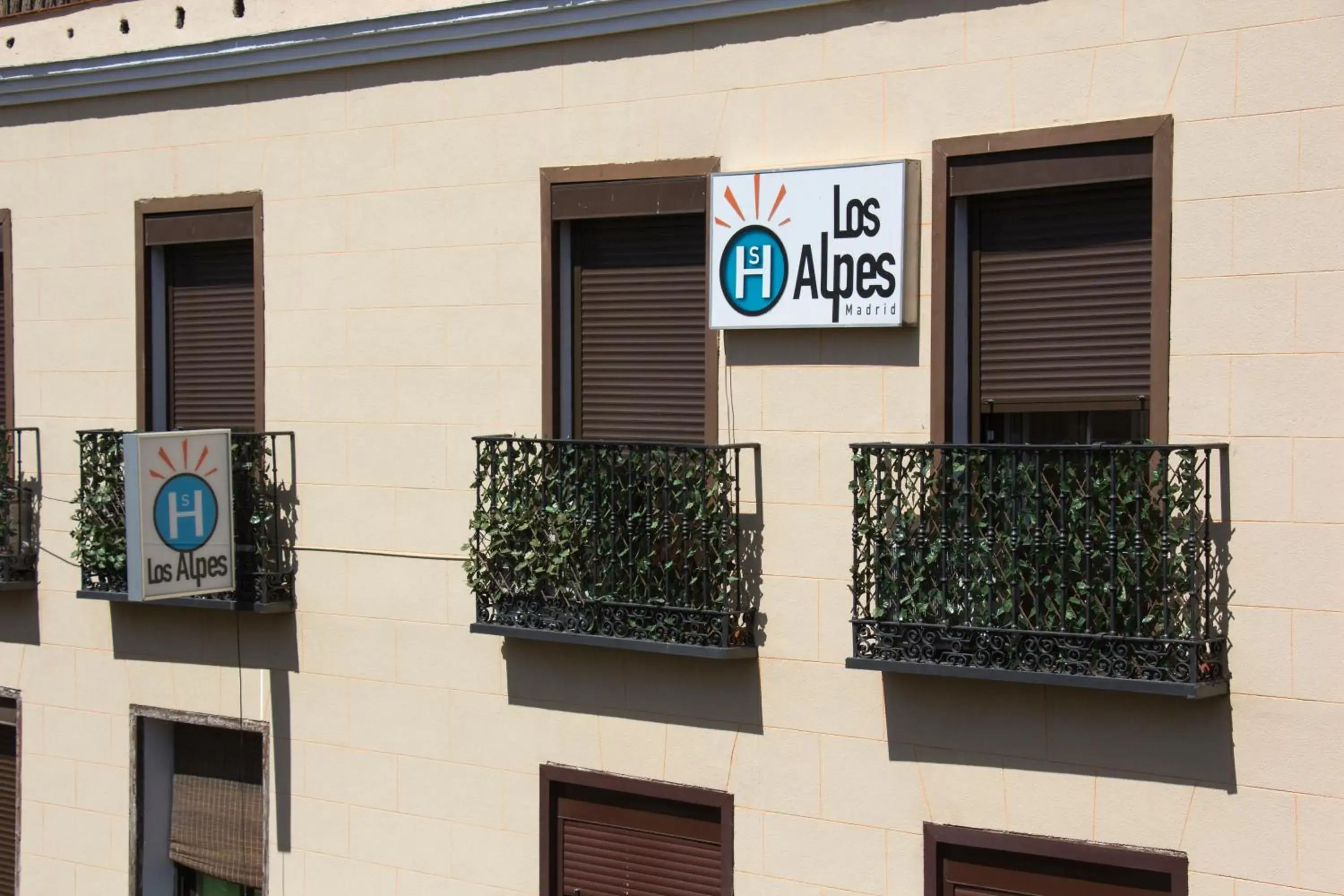 Property logo or sign in Hostal Los Alpes