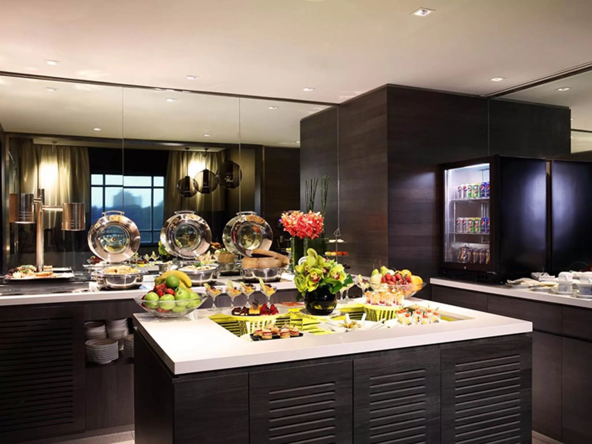 Restaurant/places to eat in Rendezvous Hotel Singapore by Far East Hospitality