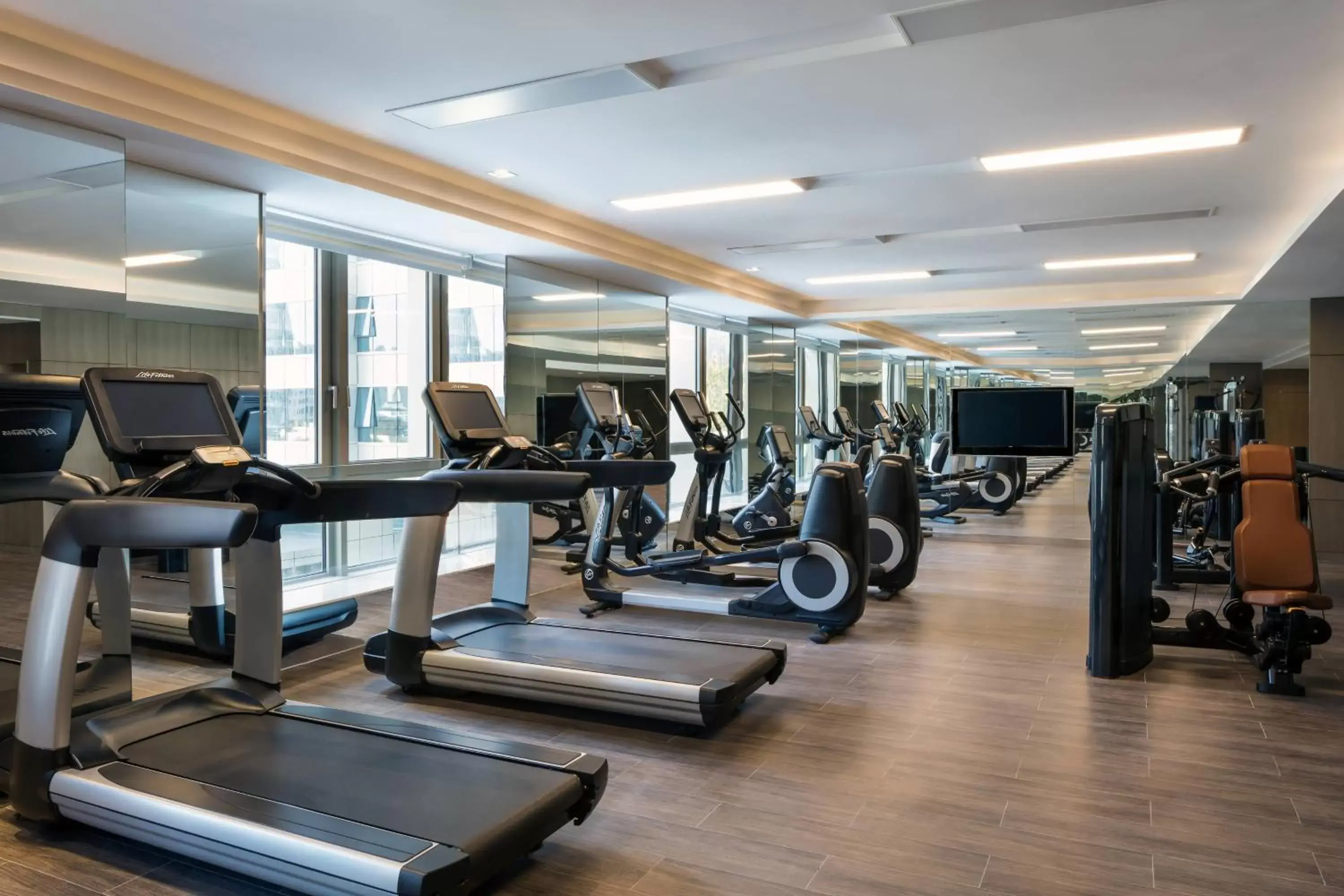 Fitness centre/facilities, Fitness Center/Facilities in Courtyard by Marriott Tianjin Hongqiao